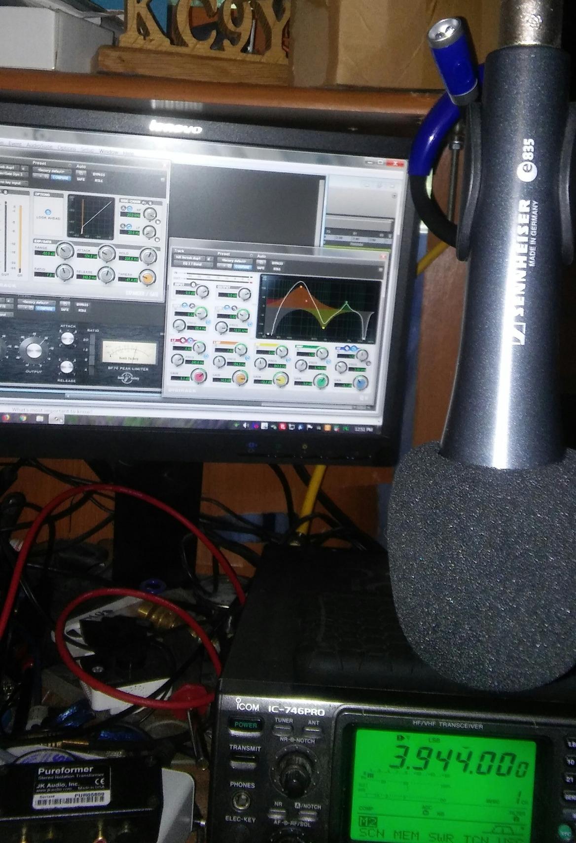 Sennheiser Professional E 835 Dynamic Cardioid Vocal Microphone customer photo 2