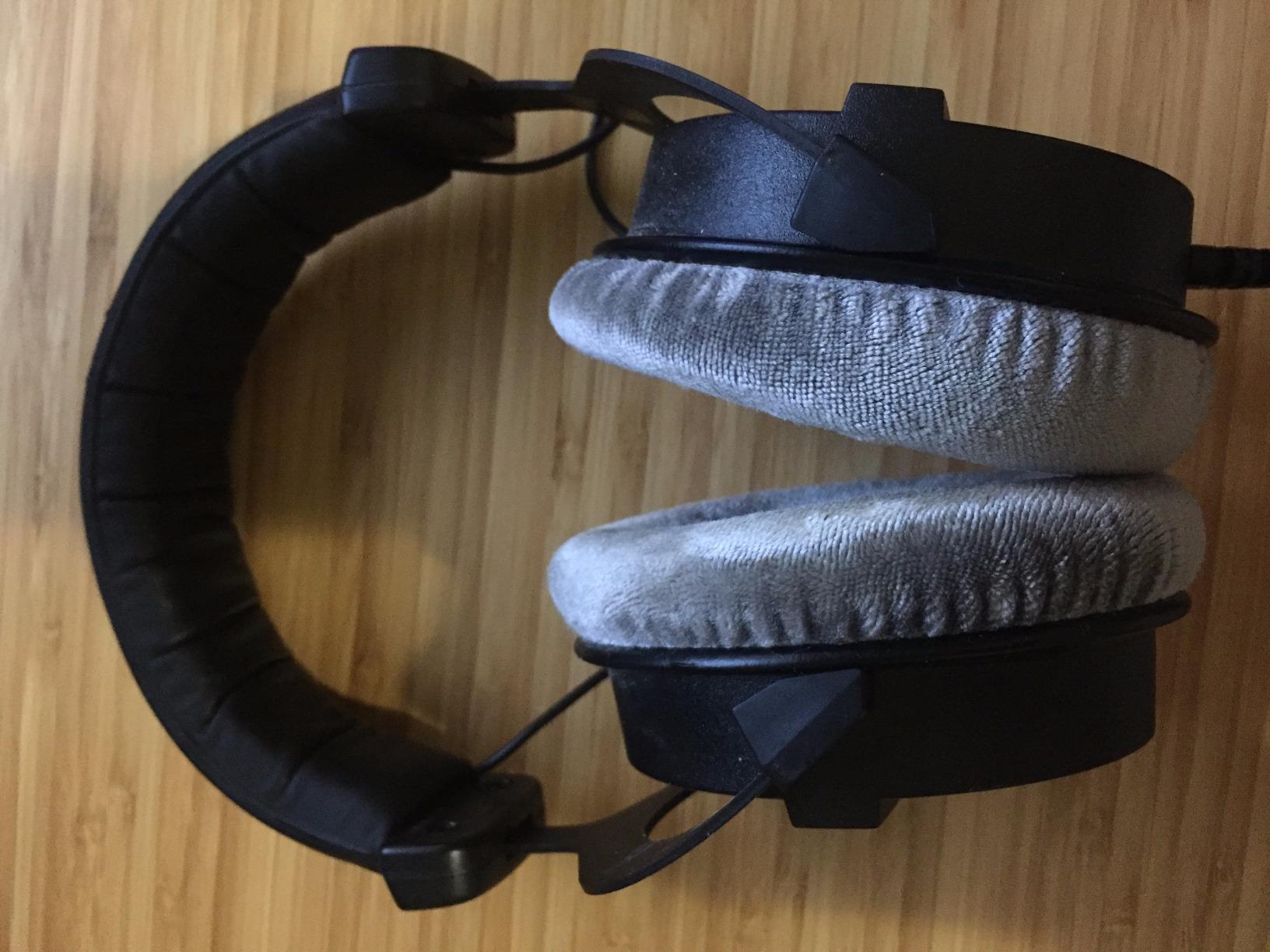 beyerdynamic DT 990 Pro (250 Ohm), Open-Back Studio Headphones, Black customer photo 1