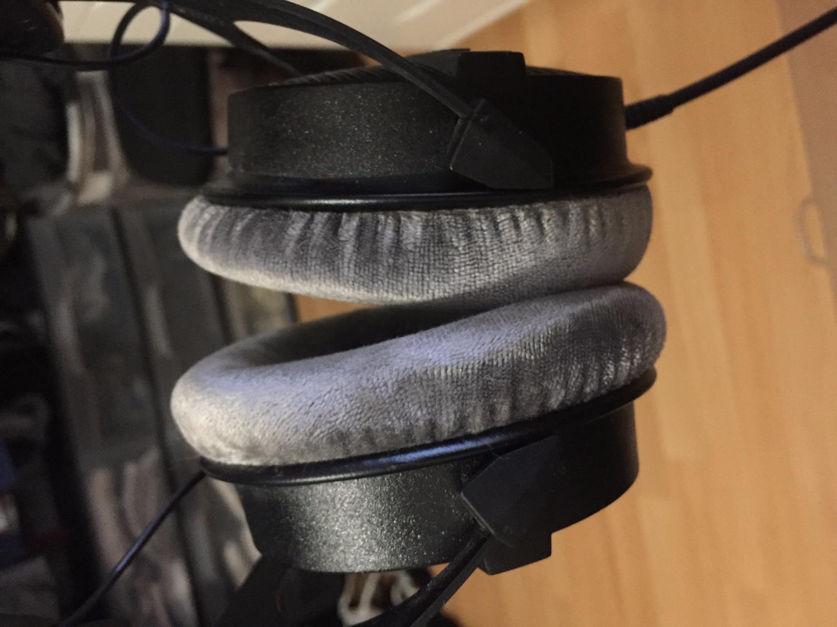 beyerdynamic DT 990 Pro (250 Ohm), Open-Back Studio Headphones, Black customer photo 2