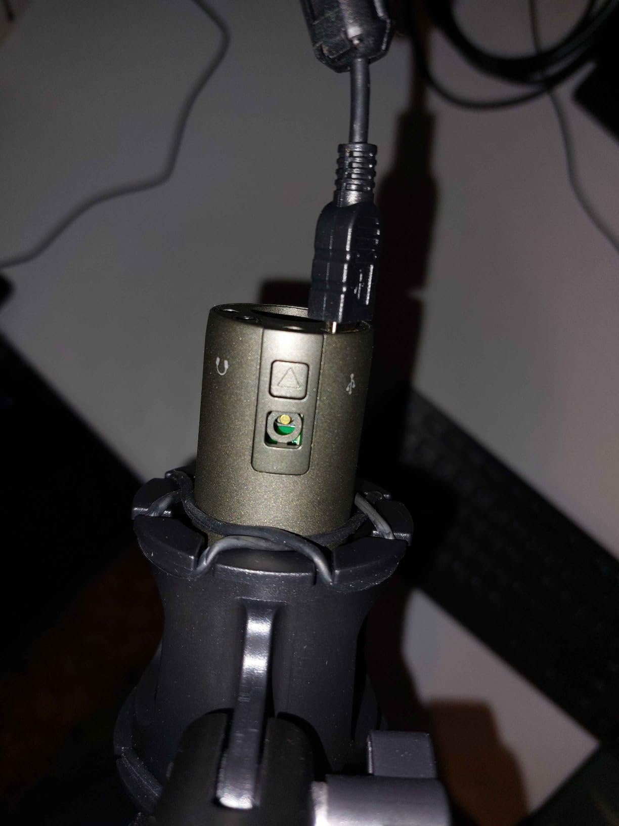 Samson Q2U Dynamic USB-C/XLR Microphone customer photo 2