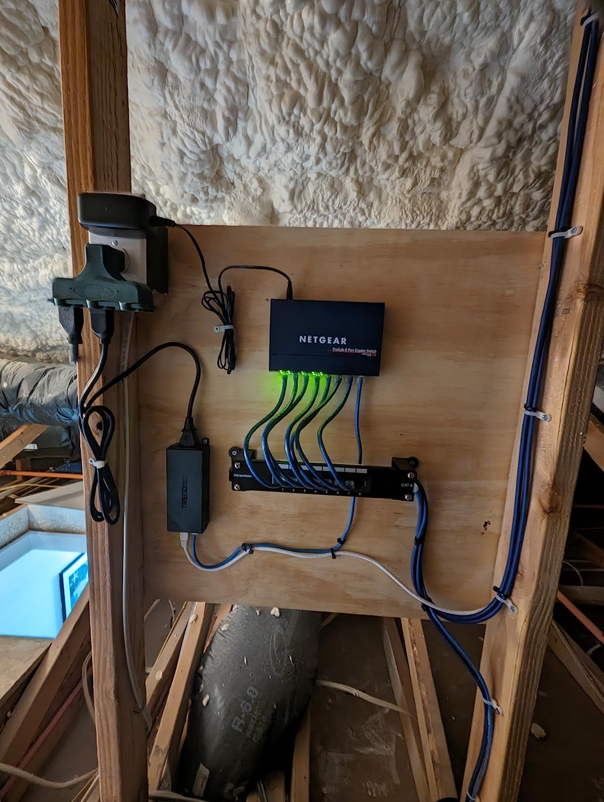TRENDnet Gigabit Power Over Ethernet Plus Injector,TPE-115GI customer photo 2