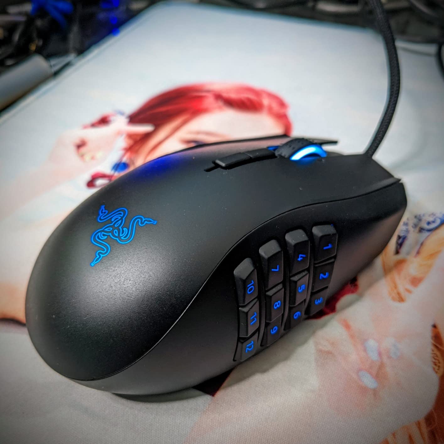 Razer RZ01-01050100-R3M1 Naga Left-Handed - Ergonomic MMO Gaming Mouse with 12 Programmable Thumb Buttons - 8,200 Adjustible DPI customer photo 2