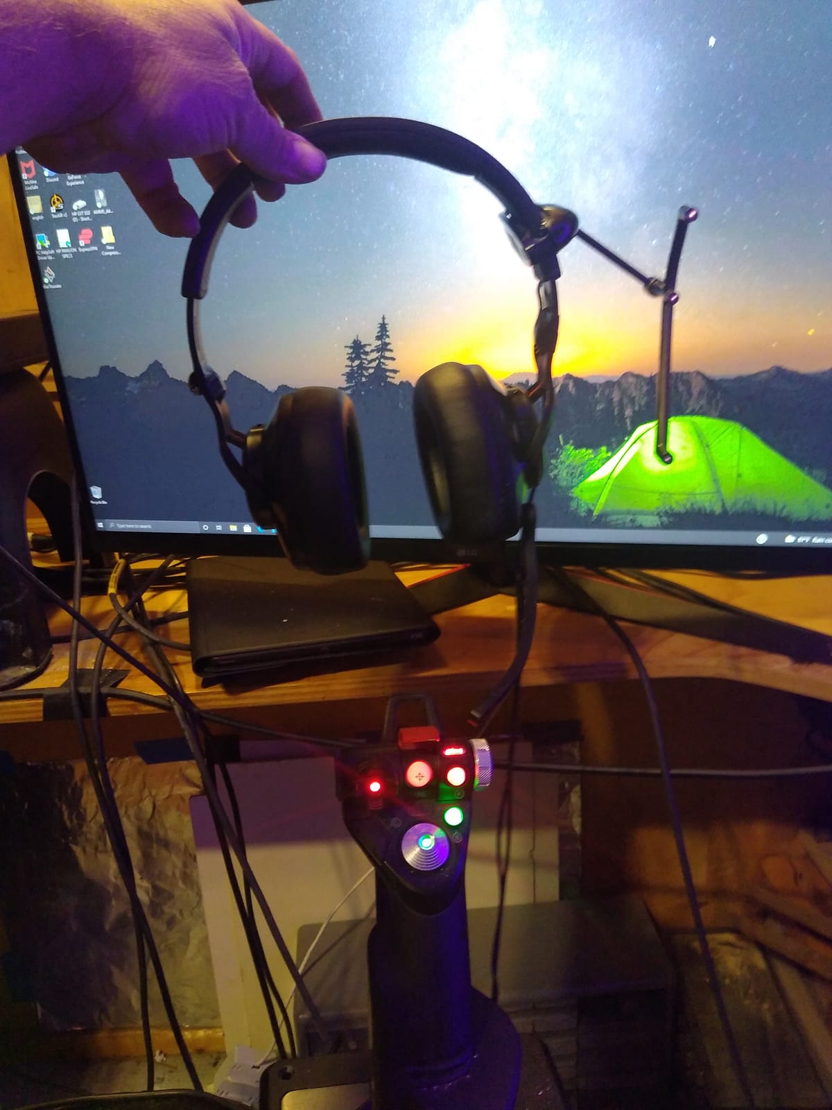 TrackIR 5 Head Tracking System with TrackClip PRO - 6DOF USB Optical Motion Tracker for PC Gaming, Flight & Racing Simulators customer photo 1