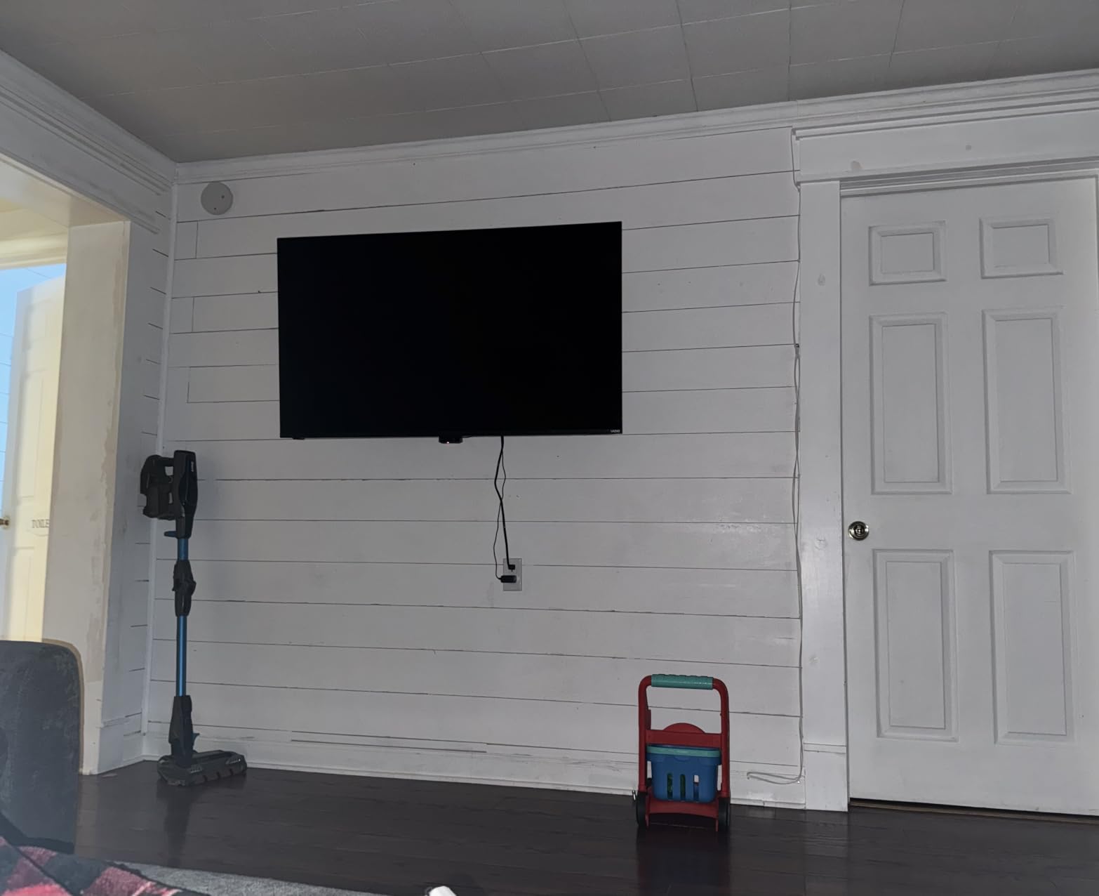 Mounting Dream Full Motion TV Wall Mount for Most 42-90 Inch TV Heavy Duty | Wall Mount TV Bracket with 6 Strong Articulating Arms, Max VESA 600x400mm, Up to 132LBS, Fits 16/18/24'' Wood Studs, MD2298 customer photo 1