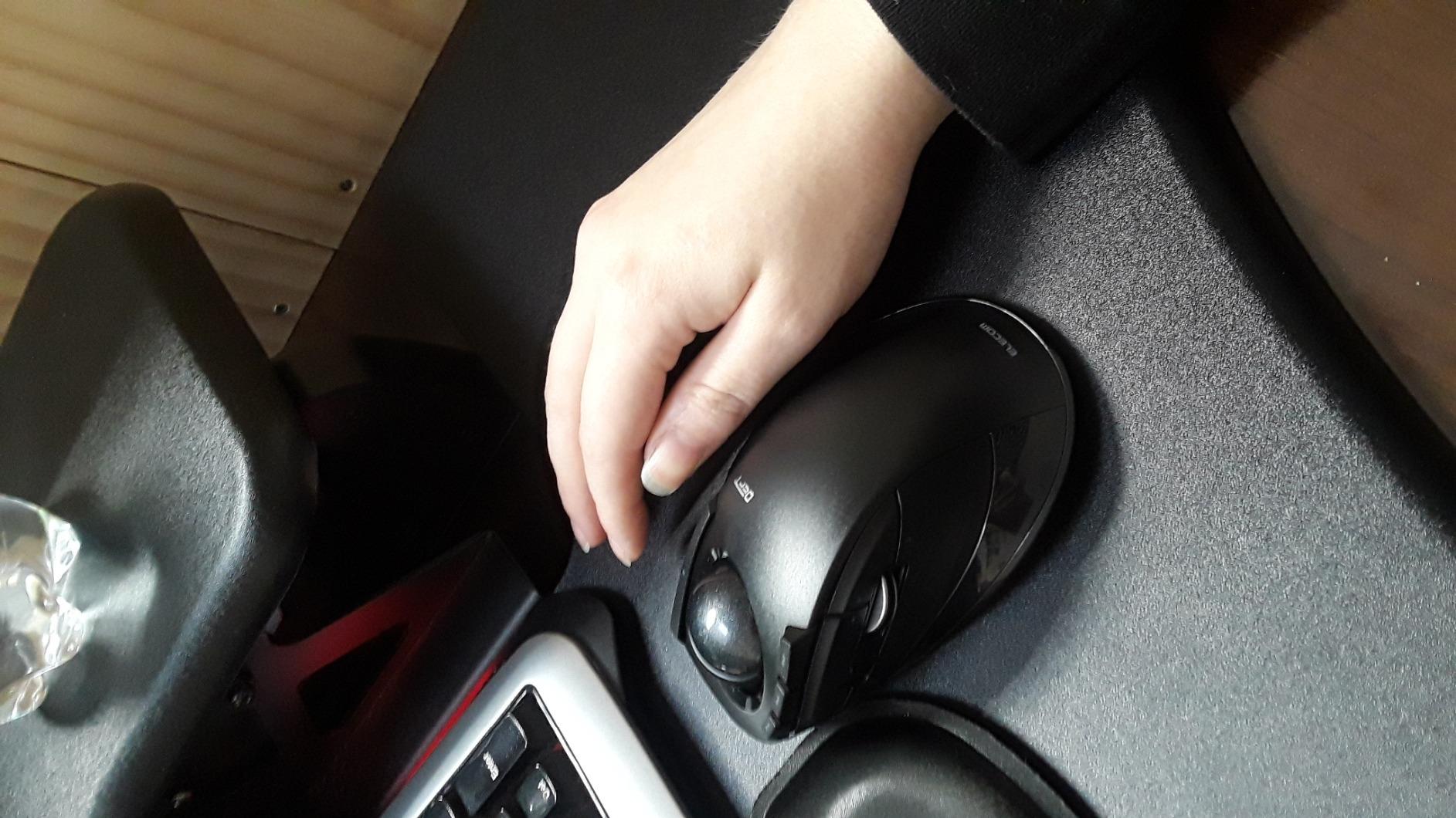 ELECOM Deft Trackball Mouse Wireless, Ergonomic M-DT2DRBK customer photo 1