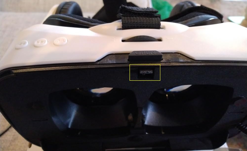 Bluetooth VR Headset with Earphones by Sharper Image customer photo 2