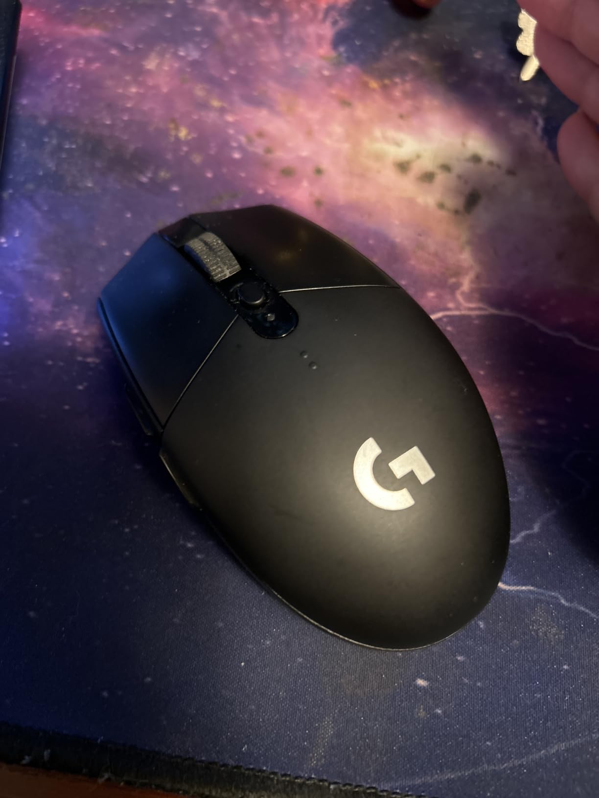Logitech G305 Lightspeed Wireless Gaming Mouse, Hero Sensor, 12,000 DPI, Lightweight, 6 Programmable Buttons, 250h Battery, On-Board Memory, Compatible with PC, Mac - White customer photo 2