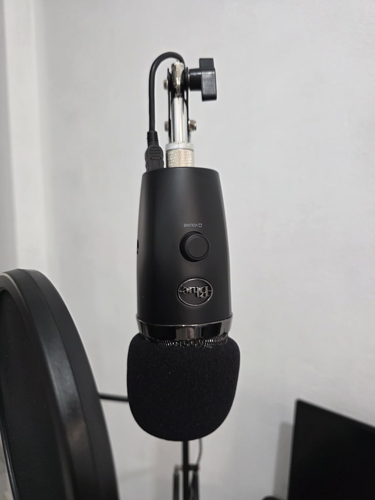 Logitech for Creators Blue Yeti Nano USB Microphone for Gaming, Streaming, Podcasting, Twitch, YouTube, Discord, Recording for PC and Mac, Plug & Play - Shadow Grey customer photo 2