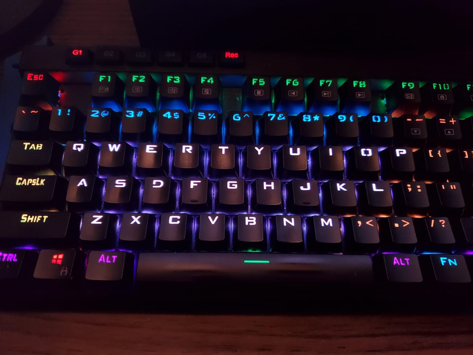 Redragon K580 VATA RGB LED Backlit Mechanical Gaming Keyboard with Macro Keys & Dedicated Media Controls, Hot-Swappable Socket, Onboard Macro Recording (Blue Switches) customer photo 1