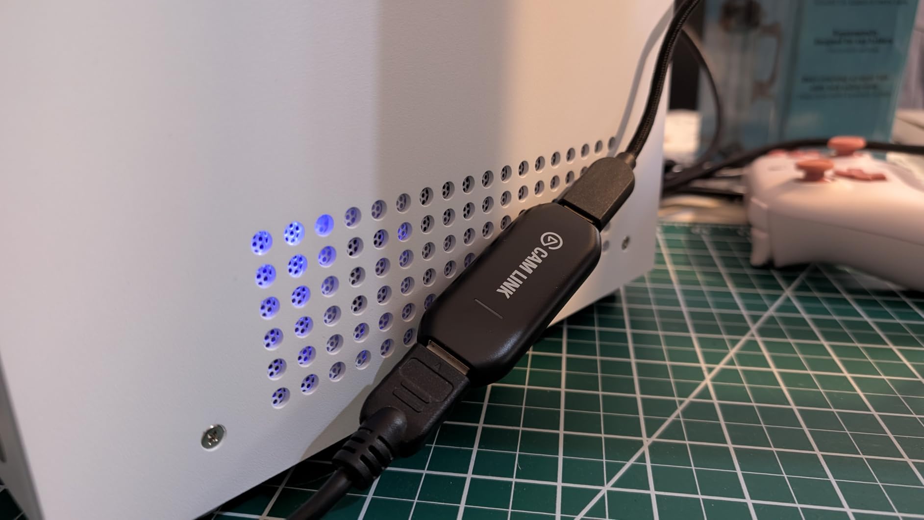 Elgato Cam Link 4K Capture Card for DSLR, Camcorder, Action Cam | HDMI to USB 3.0, Stream in 1080p60 or 4K30/60, Ultra-low latency, Works with OBS, Zoom, Discord, PC/Mac/iPad compatible customer photo 1