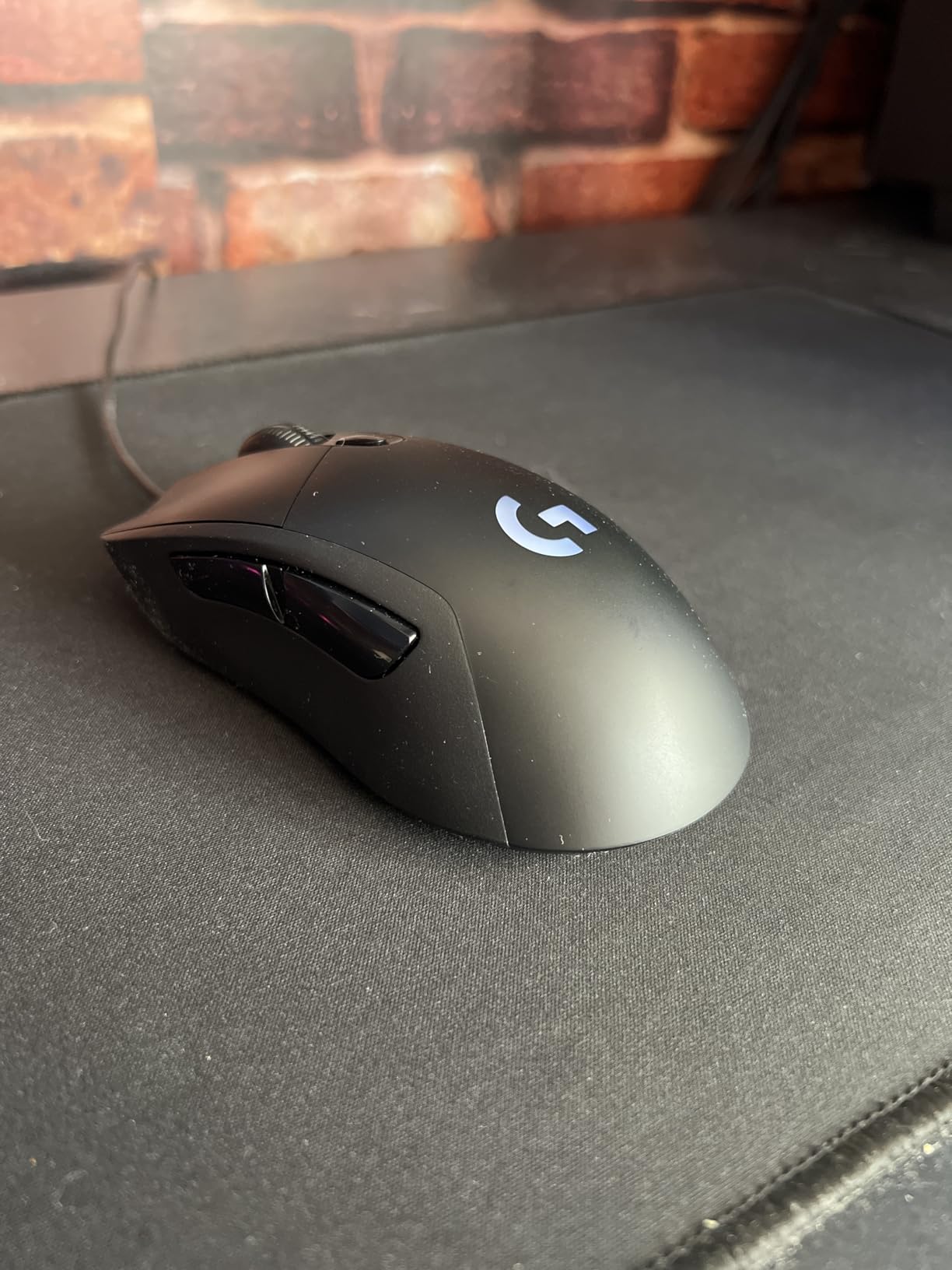 Logitech G403 Hero 25K Gaming Mouse, Lightsync RGB, Lightweight 87G+10G Optional, Braided Cable, 25, 600 DPI, Rubber Side Grips, Black customer photo 1