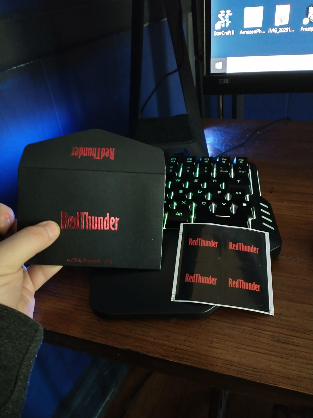 RedThunder One Handed Gaming Keyboard RGB Backlit 35 Keys Portable Mini Gaming Keypad Ergonomic Game Controller for PC Gamer customer photo 1