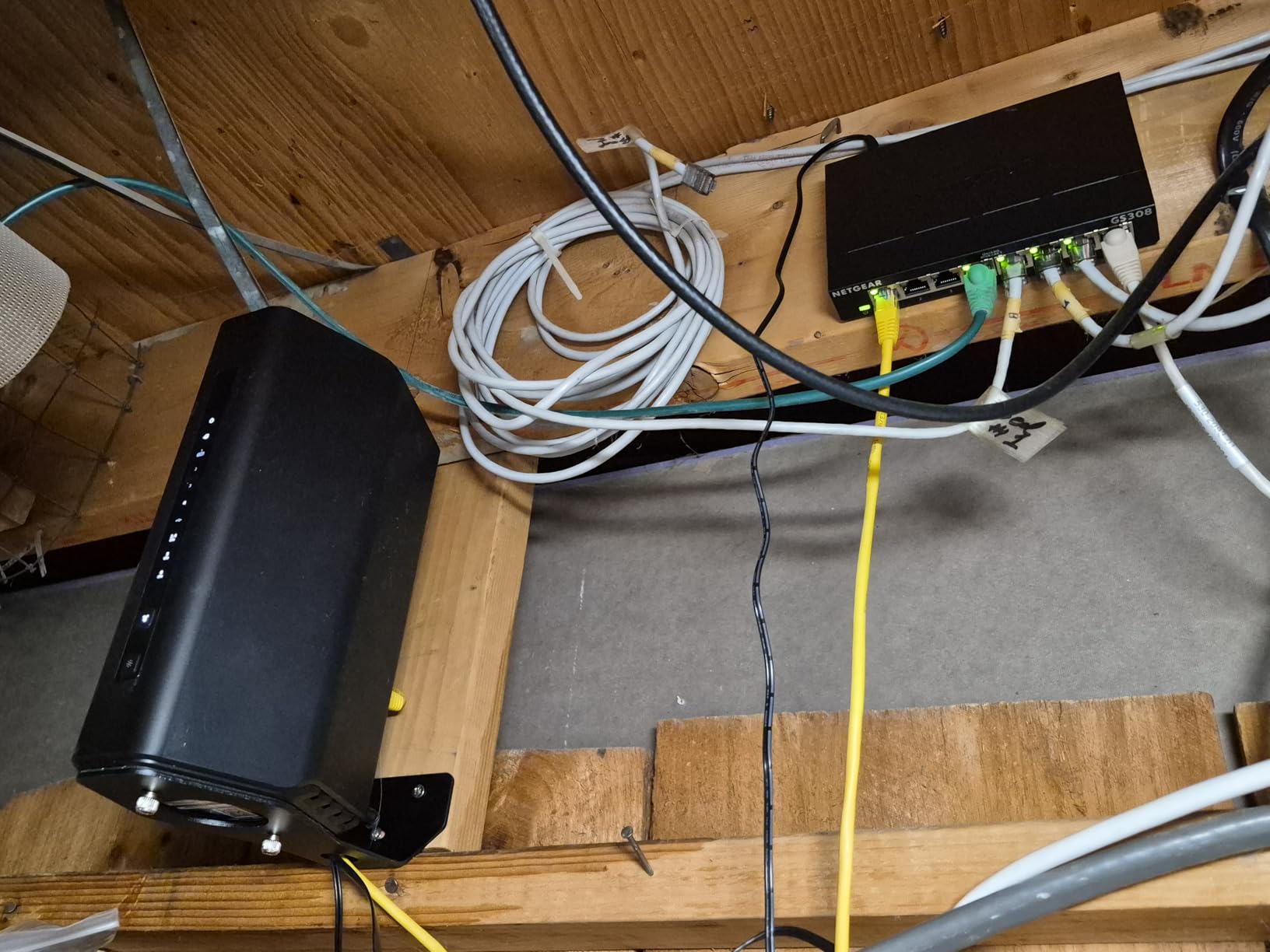 NETGEAR 8-Port Gigabit Ethernet Unmanaged Network Switch (GS308) | Essentials Model, Home Network Hub, Office Ethernet Splitter, Plug-and-Play, Silent Operation, Desktop or Wall Mount customer photo 2
