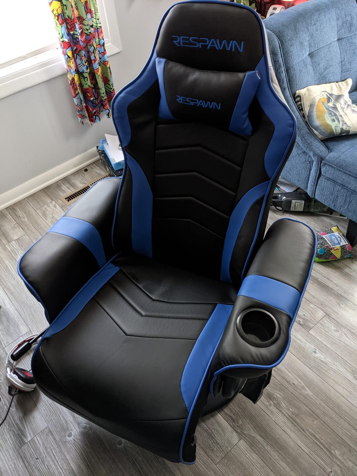 Respawn 900 Gaming Recliner Chair with Footrest, Cup Holder and Swivel customer photo 1