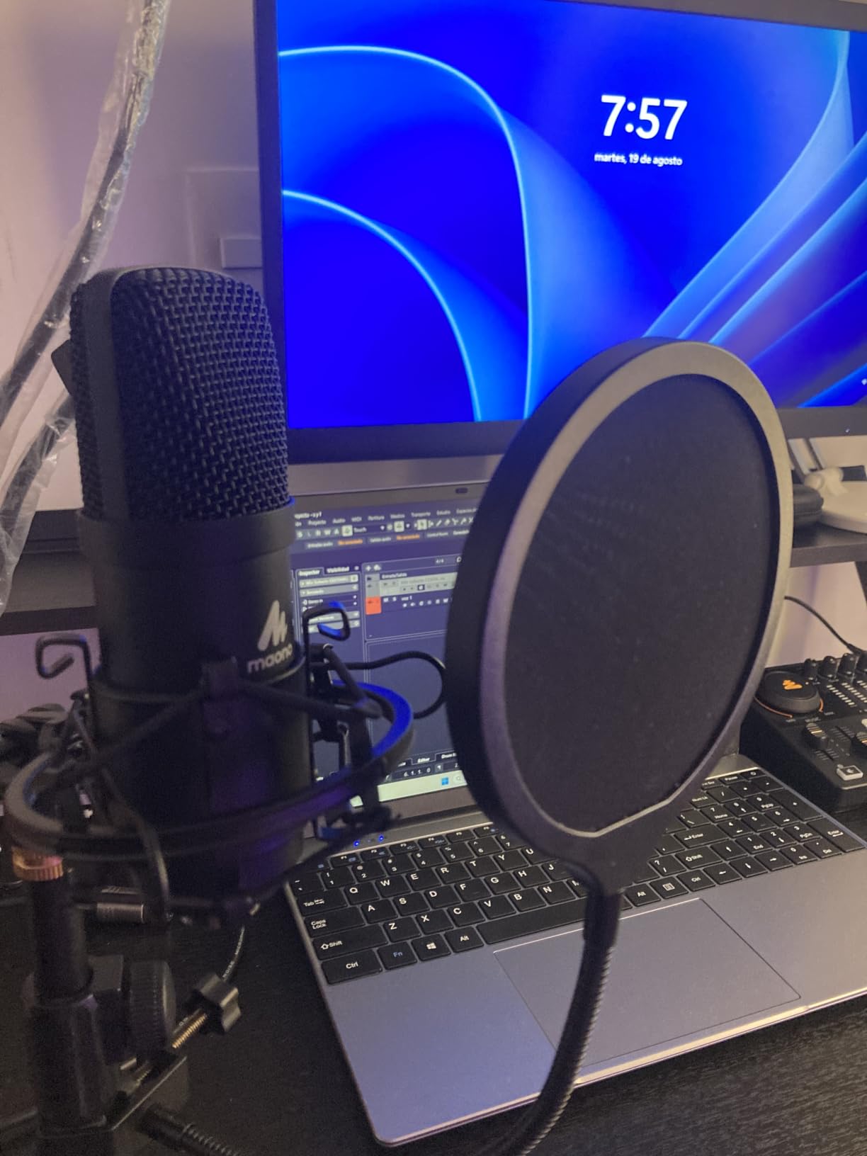MAONO A04T USB Condenser Microphone Kit, 192kHz/24bit for PC Podcasting | Cardioid, All-metal Body, Plug and Play for Computer, Laptop, Recording, Content Creation, Streaming, YouTube Video, Gaming customer photo 2