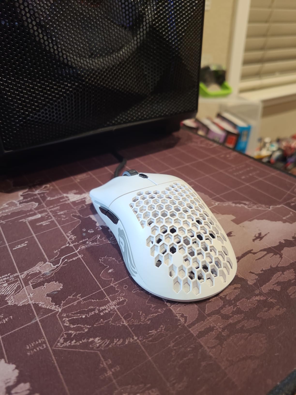 Glorious Model O- (Minus) Compact Wired Gaming Mouse - 58g Superlight Honeycomb Design, RGB, Pixart 3360 Sensor, Ambidextrous, Omron Switches - Matte Black customer photo 1