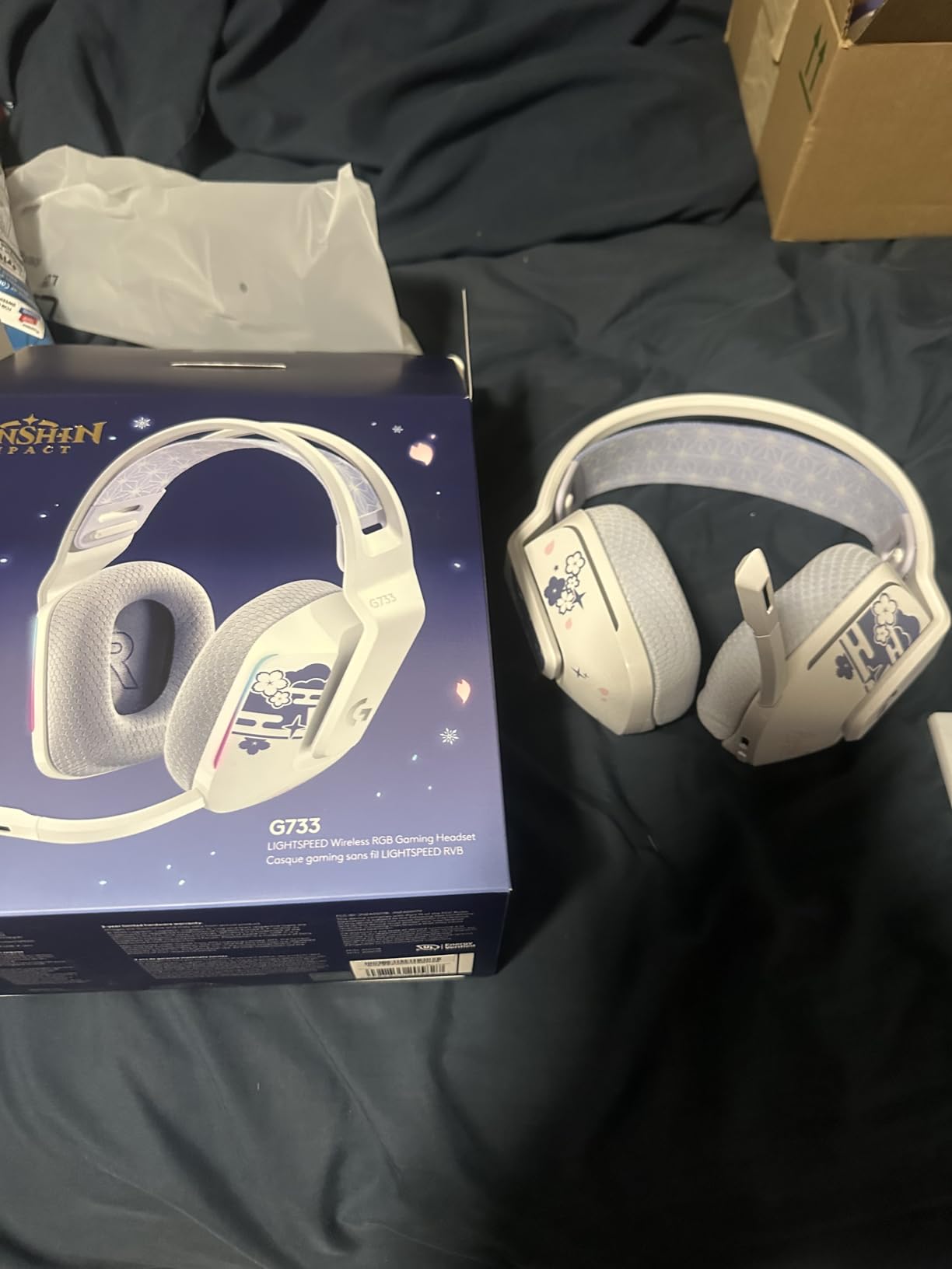 Logitech G733 Lightspeed Wireless Gaming Headset - White | Suspension headband, LIGHTSYNC RGB, Blue VO!CE mic technology, PRO-G audio drivers customer photo 1