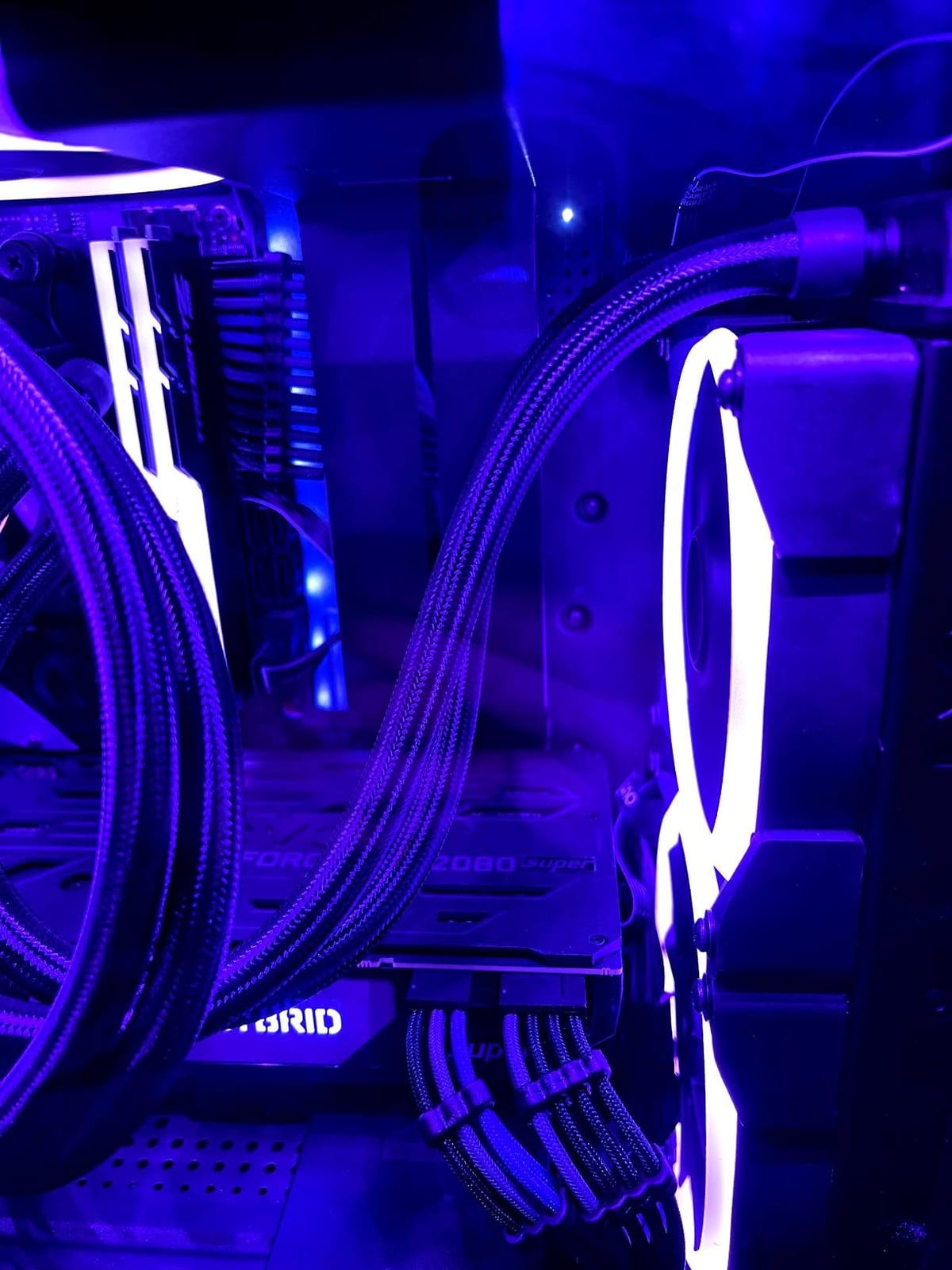 Formulamod PSU Cable Extension Kit 18AWG Sleeved, 24 Pin ATX + 8 Pin EPS + Dual 8 Pin PCI-E, Custom PC Cable Extensions with Combs (Black Silver White) customer photo 2