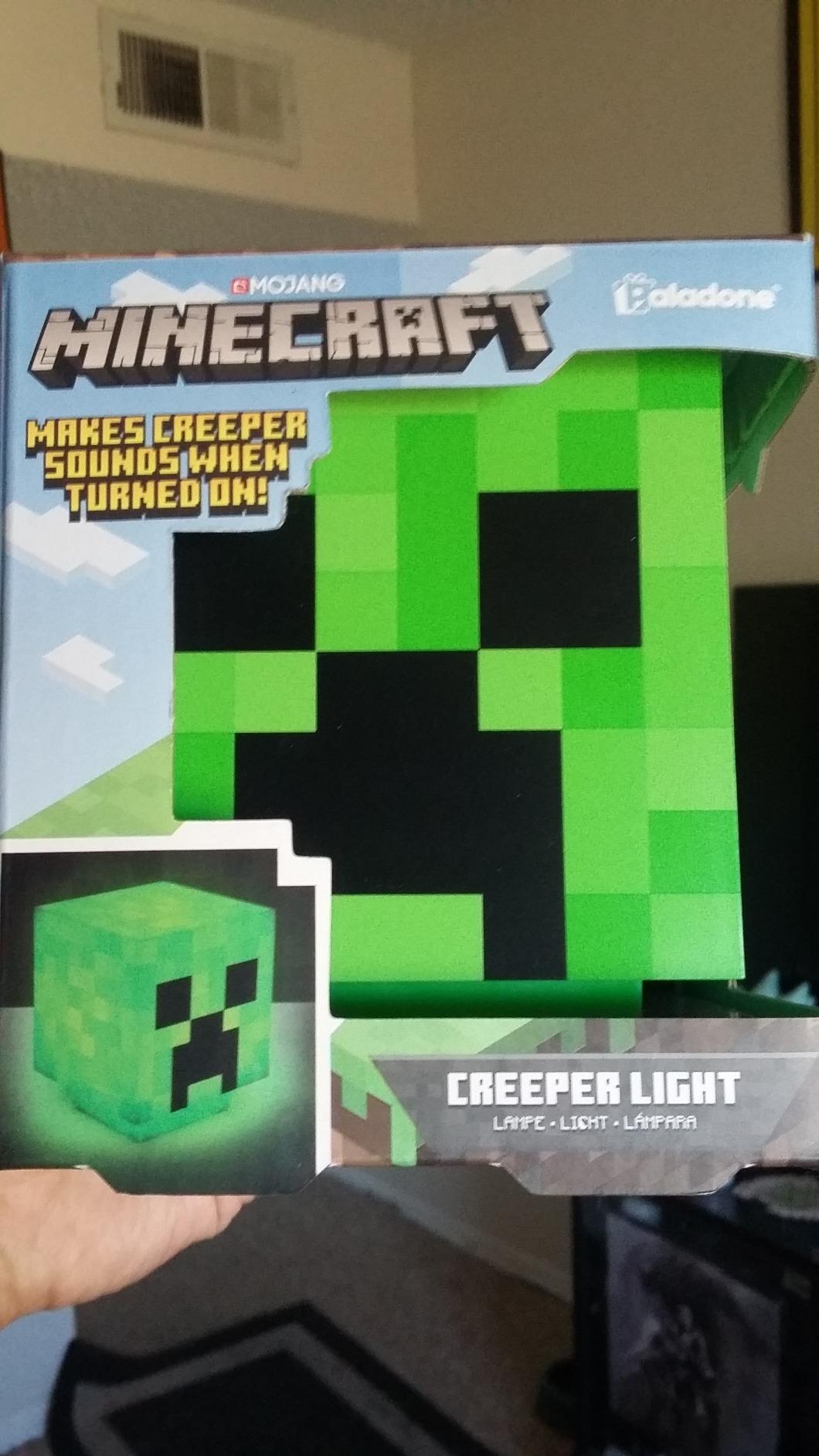 Paladone Minecraft Creeper Desk Light with Official Creeper Sounds customer photo 2