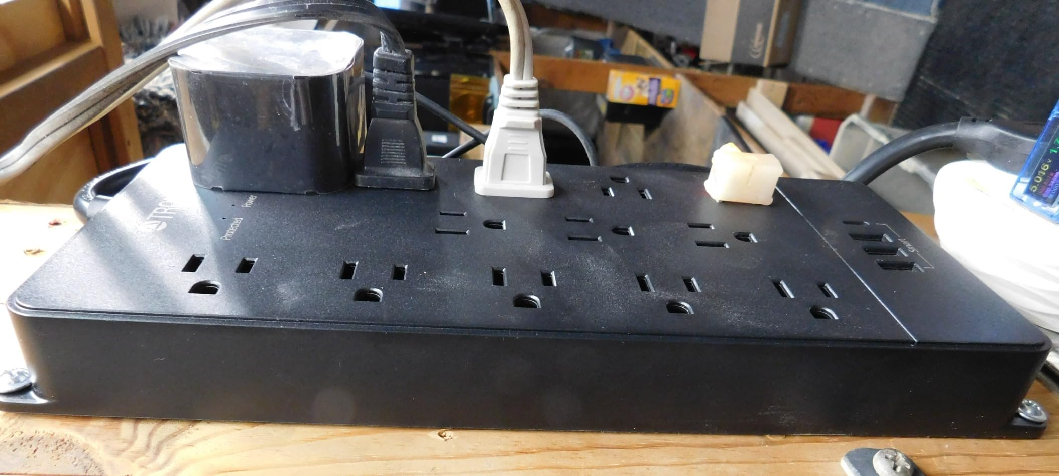 TROND Surge Protector Power Strip 5ft Cord, 4000J, 4 USB, ETL Listed, Black customer photo 1