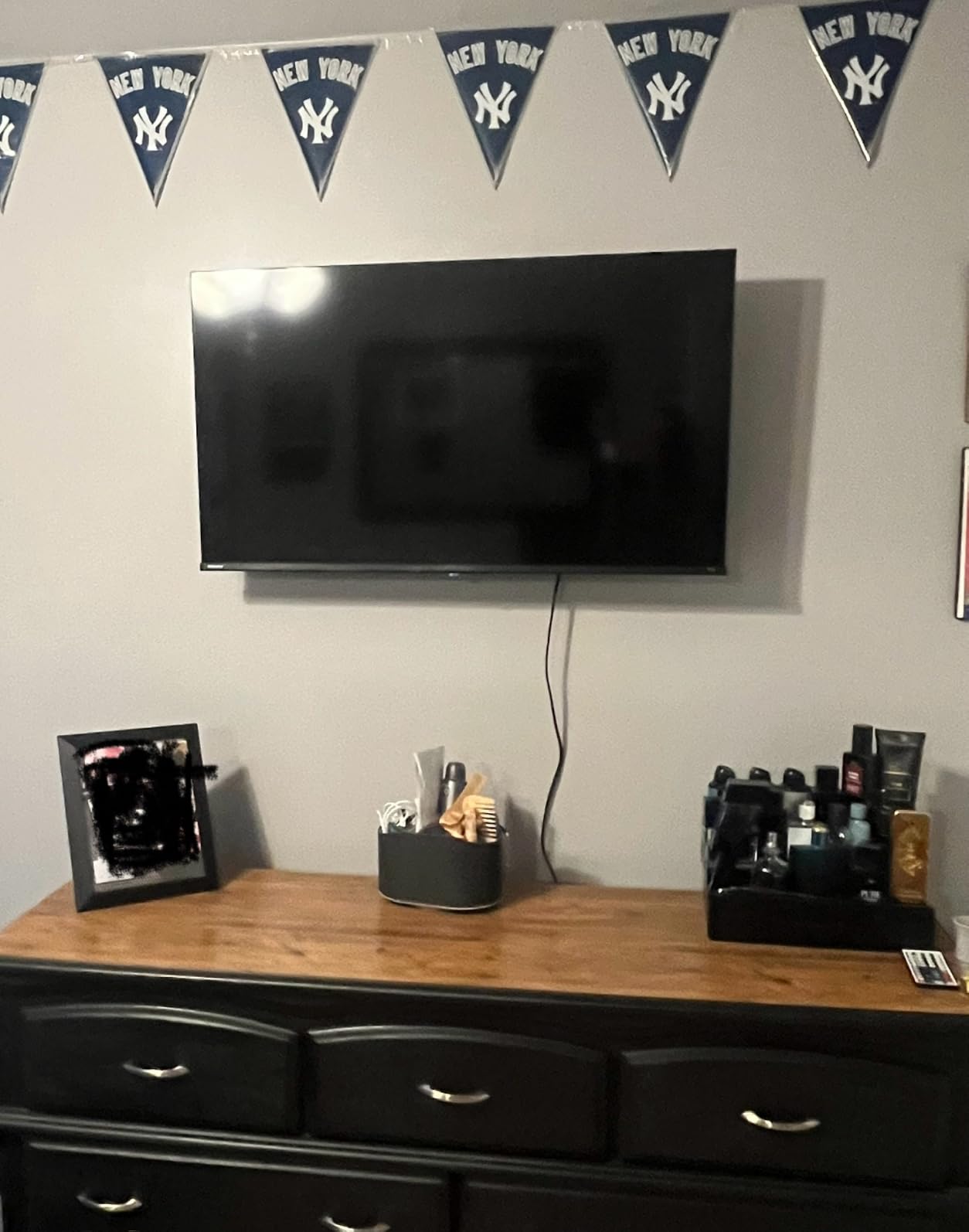 Pipishell Full Motion TV Wall Mount for 26-65 inch TVs up to 77 lbs | Max VESA 400x400mm, TV Mount Bracket with Articulating Arms, Extension, Tilt, Swivel, Leveling, Reinforced Steel Structure customer photo 2