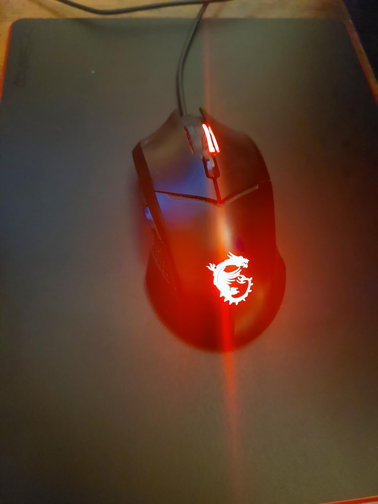 msi Clutch GM08 Gaming Mouse, 4200 DPI, Optical Sensor, 3 Adjustable Weights, Red LED Lighting, Symmetrical Design customer photo 2