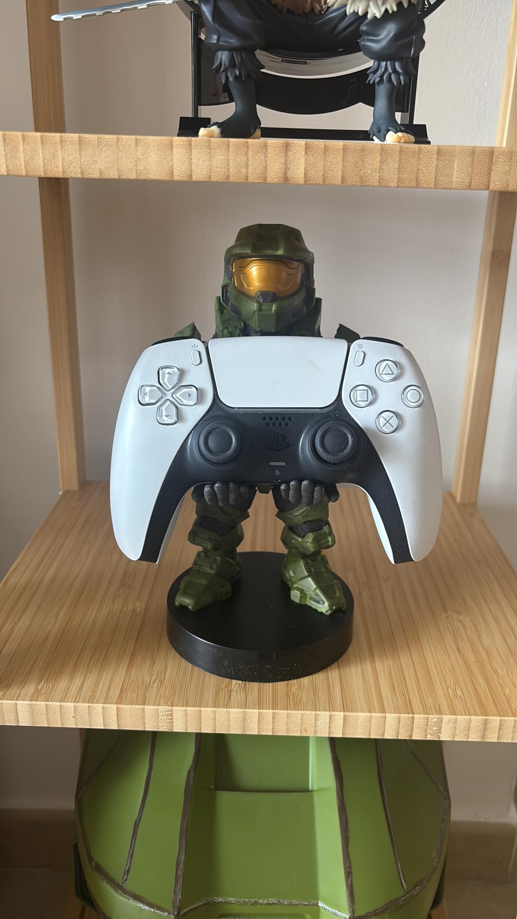 Halo: Master Chief - Mobile Phone & Gaming Controller Holder, Device Stand, Cable Guys, Xbox Licensed Figure, Green customer photo 1