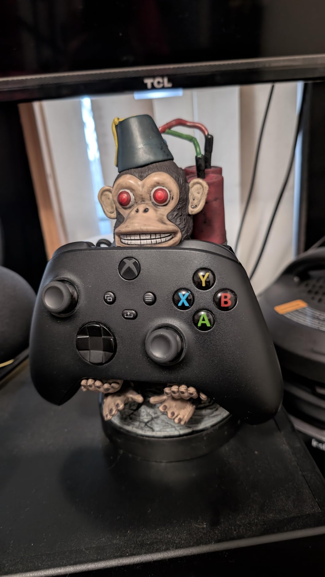 Exquisite Gaming: Call of Duty: Monkeybomb - Original Mobile Phone & Gaming Controller Holder, Device Stand, Cable Guys, Licensed Figure customer photo 2