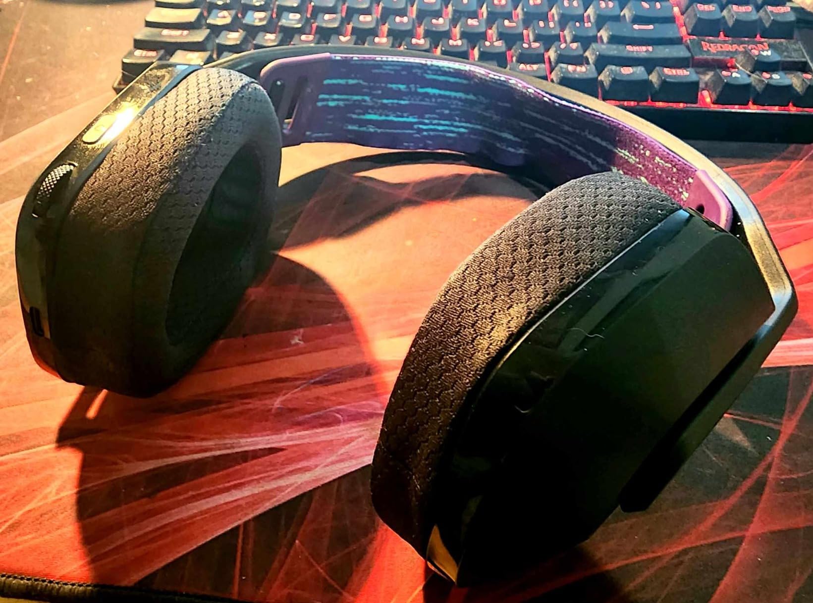 Logitech G535 Lightspeed Wireless Gaming Headset - Black | Lightweight, on-ear design, flip-to-mute microphone, USB rechargeable battery customer photo 2