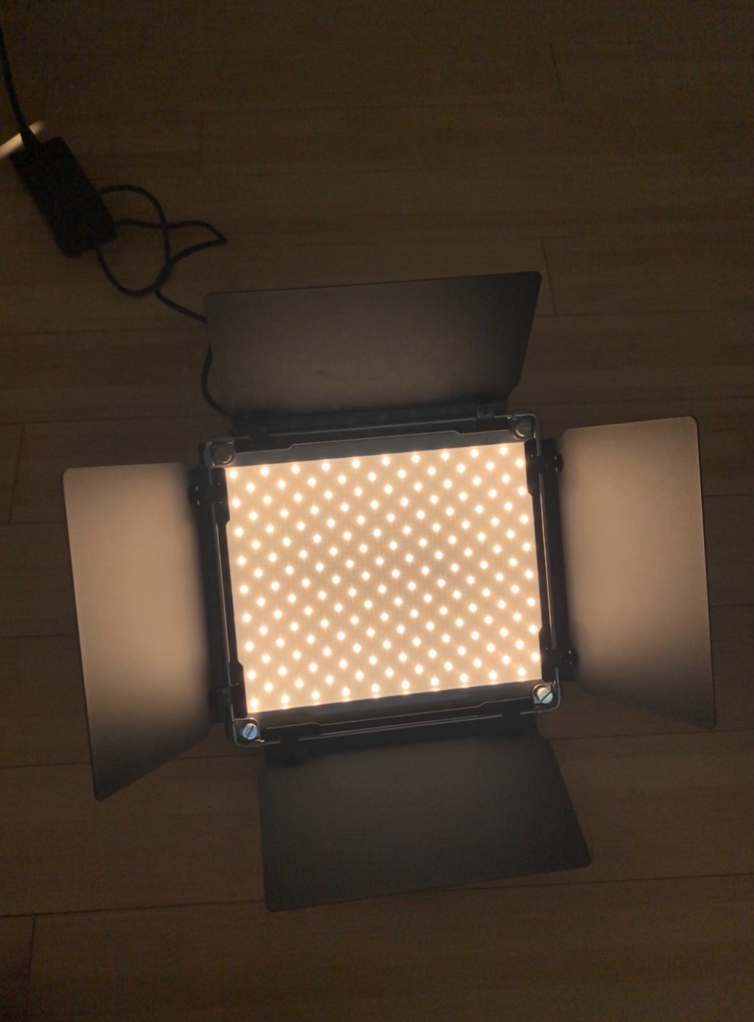 NEEWER 660 PRO RGB LED Video Light with App Control/Barn Door/U Bracket, 360° Full Color, CRI 97+, 50W Panel Studio Light customer photo 2