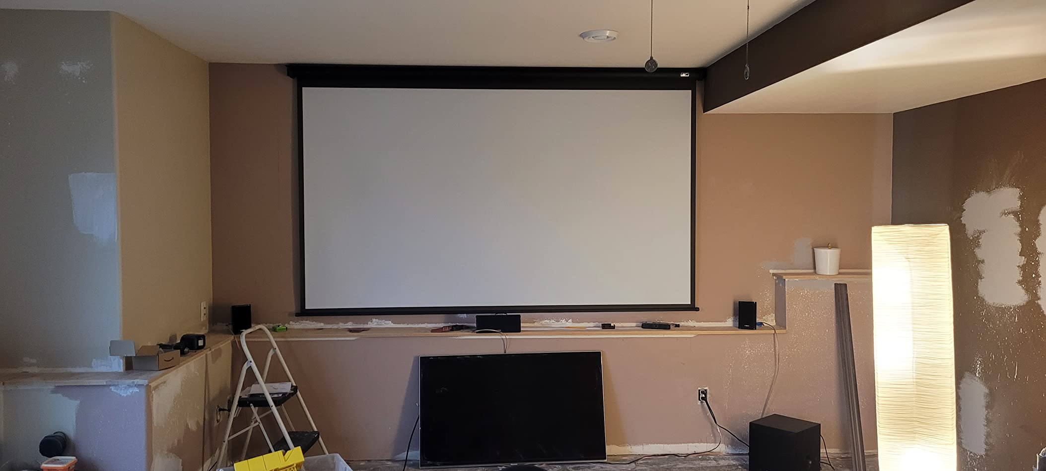 Elite Screens Manual Pull Down Projector Screen 110-INCH Home Movie Cinema Gaming Office Presentation, ISF Certified, Auto-Lock Mechanism, 4K / 8K 3D Ultra HDR HD Ready, M110H customer photo 2