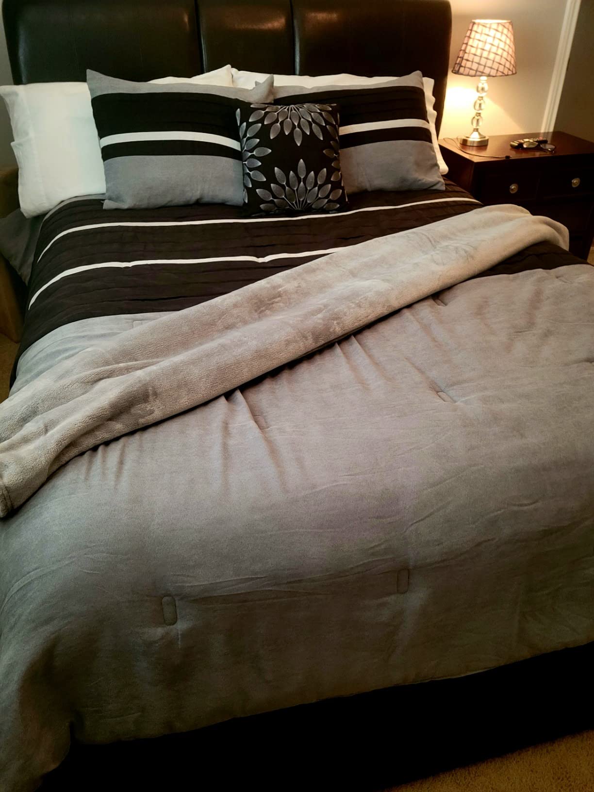 Super Blanky Wearable Blankets for Women & Men, Dorm Room Essentials, Wearable Gaming Blanket Gift customer photo 2