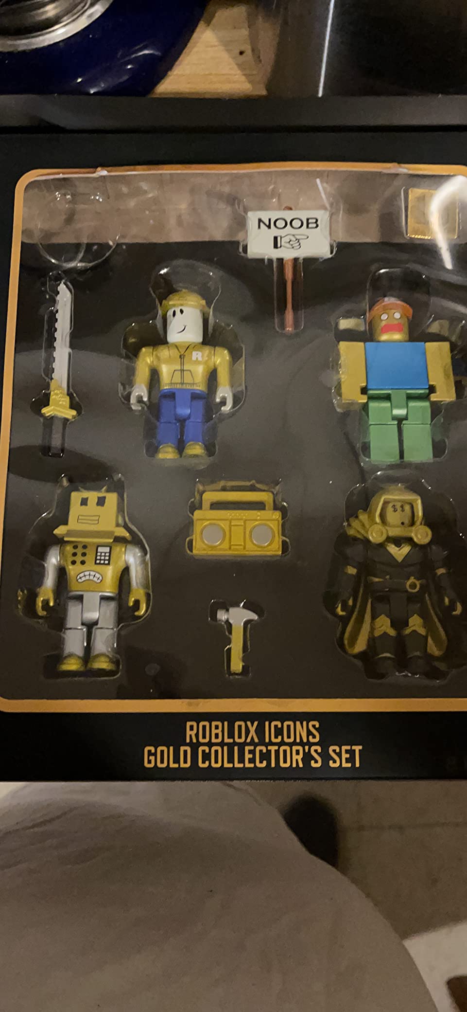 Roblox Action Collection - 15th Anniversary Roblox Icons Gold Collector's Set [Includes Exclusive Virtual Item] customer photo 2
