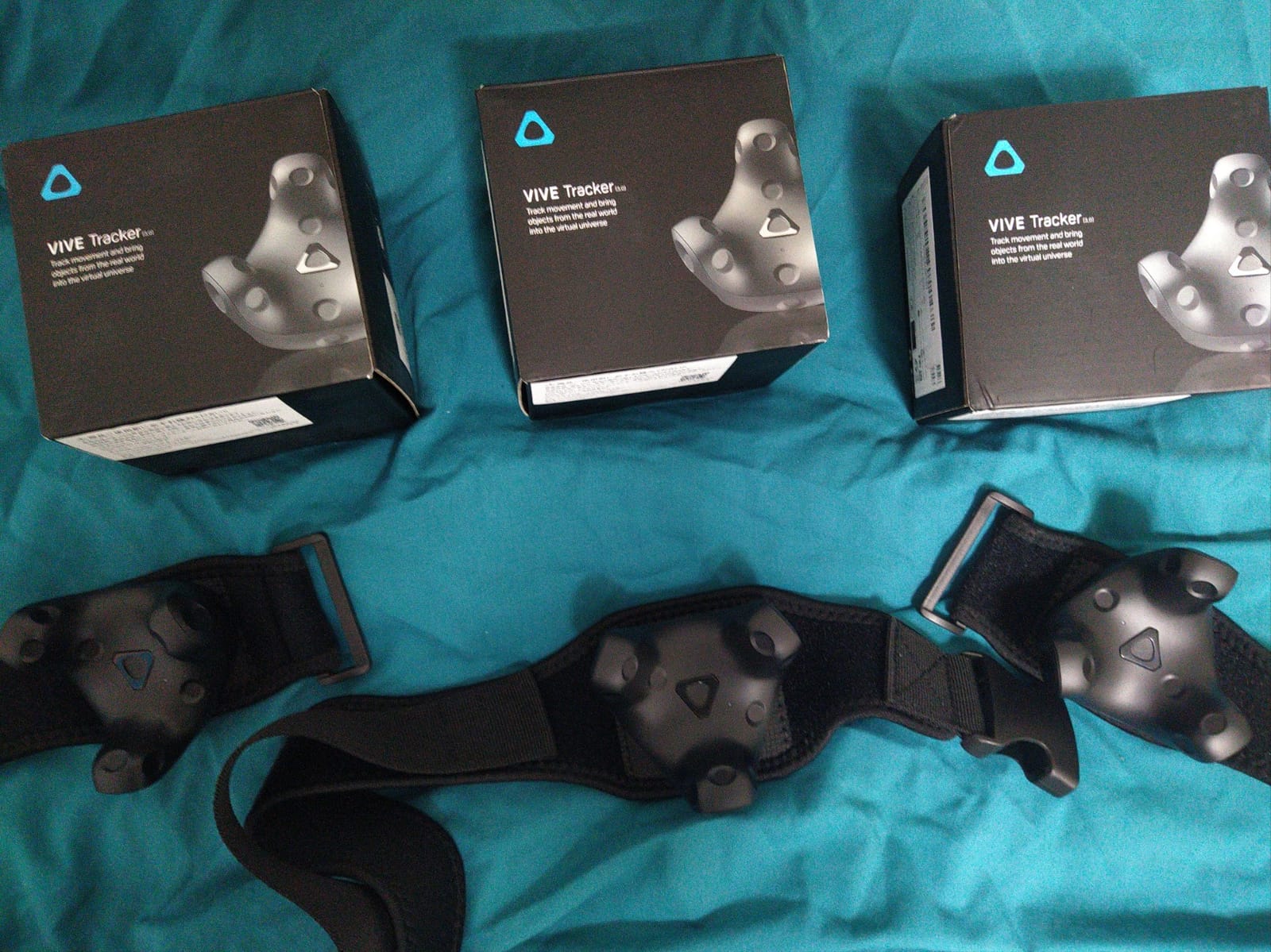 HTC VIVE Tracker (3.0) - Full-Body Tracking for SteamVR, VRChat, Motion Capture | VIVE Tracker 3.0 with USB-C and Dongle Cradle for body tracking, film production and sports simulation customer photo 2