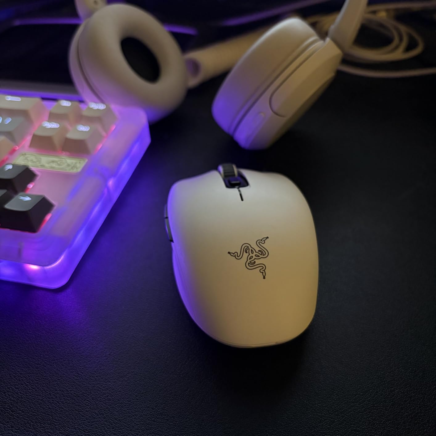 Razer Orochi V2 Wireless Gaming Mouse - Ultra Lightweight & Portable, Bluetooth & 2.4Ghz Wireless Connectivity, 18K DPI, Up to 950hrs Battery Life, Compatible with PC & Mac - White customer photo 2