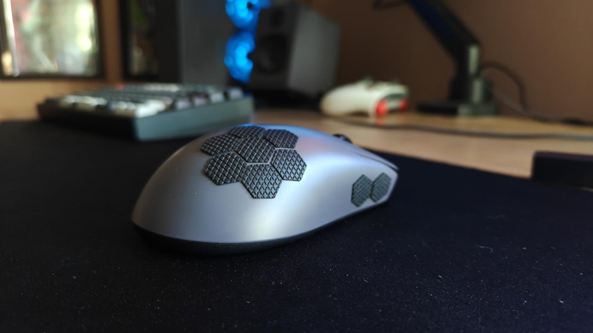 HOTLINEGAMES 2.0 Plus DIY Hexagon Version Gaming Mouse Grip Tape, Professional Mice Upgrade Kit, Sweat Resistant, Cut to Fit, Easy to Use customer photo 2