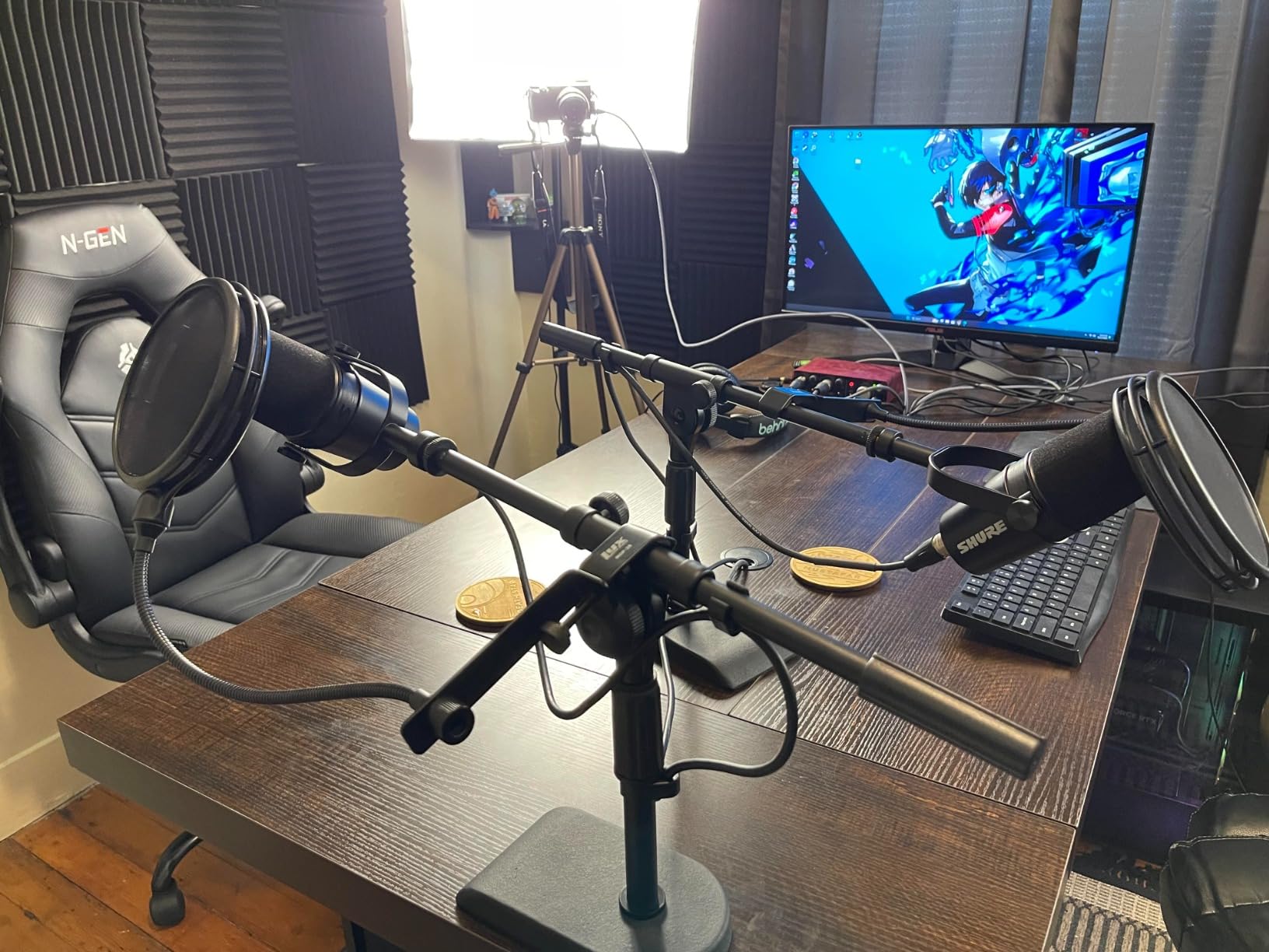 Shure MV7X XLR Dynamic Microphone for Podcasting, Streaming & Vocal Recording - Voice-Isolating Cardioid Mic with Broadcast-Style Design & All-Metal Construction, Black customer photo 1