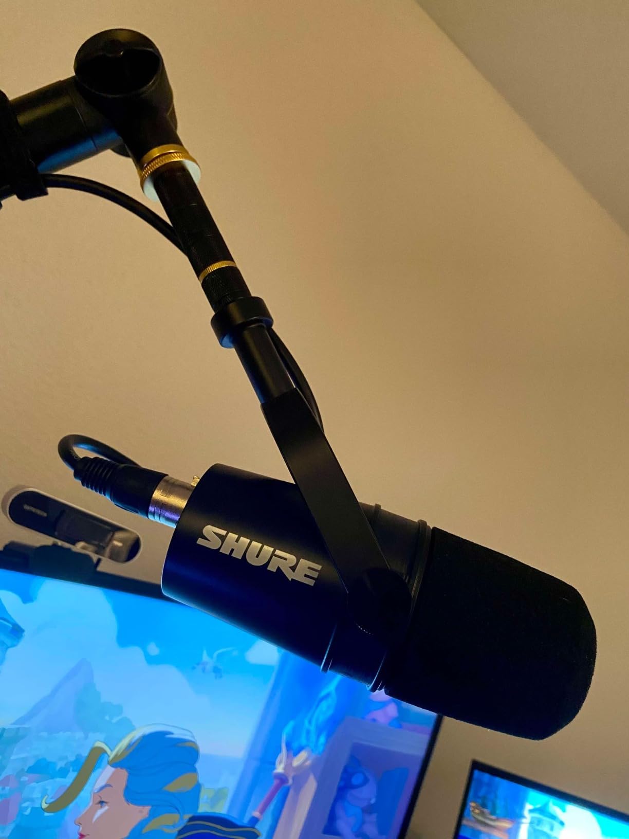Shure MV7X XLR Dynamic Microphone for Podcasting, Streaming & Vocal Recording - Voice-Isolating Cardioid Mic with Broadcast-Style Design & All-Metal Construction, Black customer photo 2