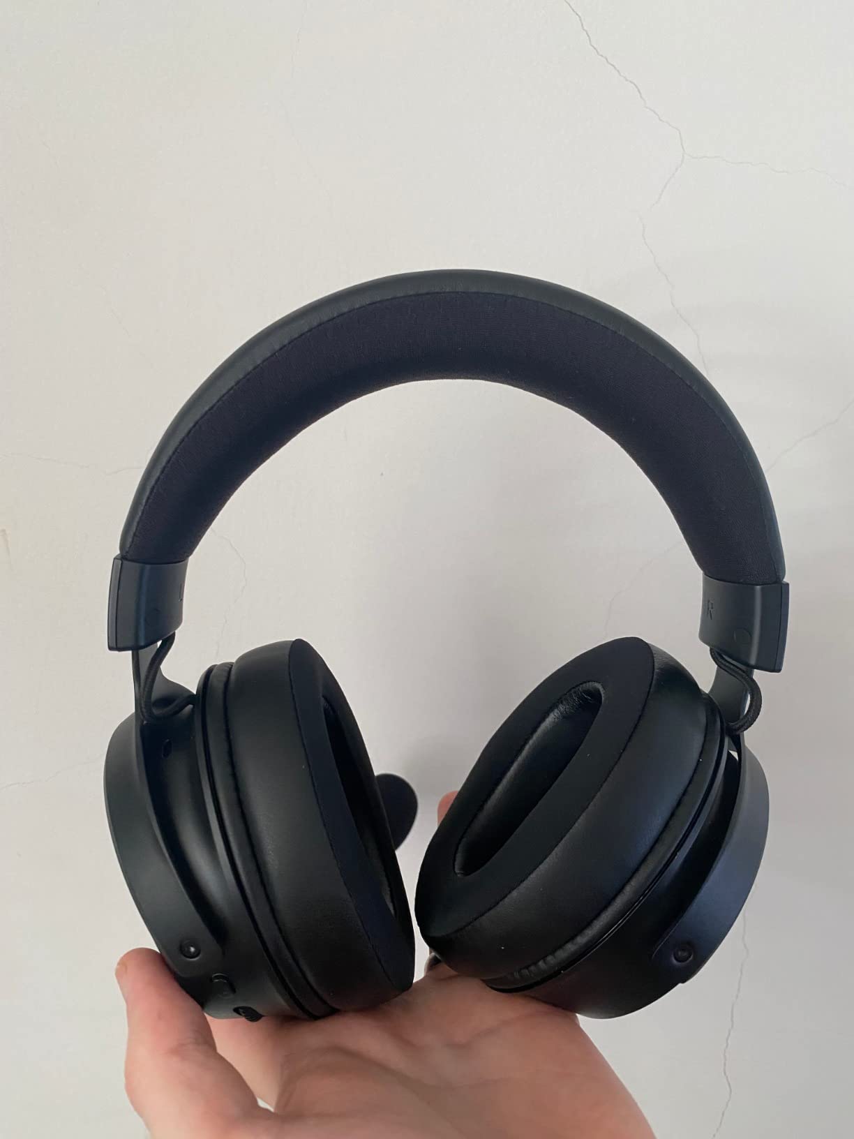 Razer Kraken V3 HyperSense Wired USB Gaming Headset w/Haptic Technology: Triforce Titanium 50mm Drivers - THX Spatial Audio - Hybrid Fabric & Leatherette Memory Foam Cushions - Detachable Mic customer photo 2