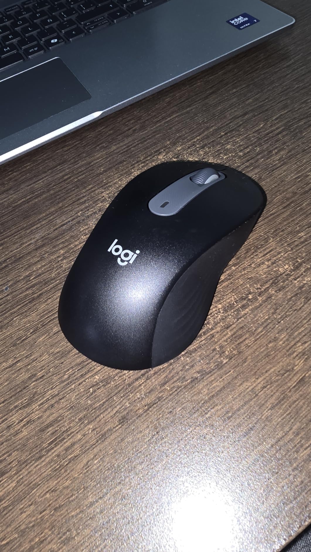 Logitech Signature M650 L Full Size Wireless Mouse - for Large Sized Hands, 2-Year Battery, Silent Clicks, Customizable Side Buttons, Bluetooth, for PC/Mac/Multi-Device/Chromebook - Black customer photo 1