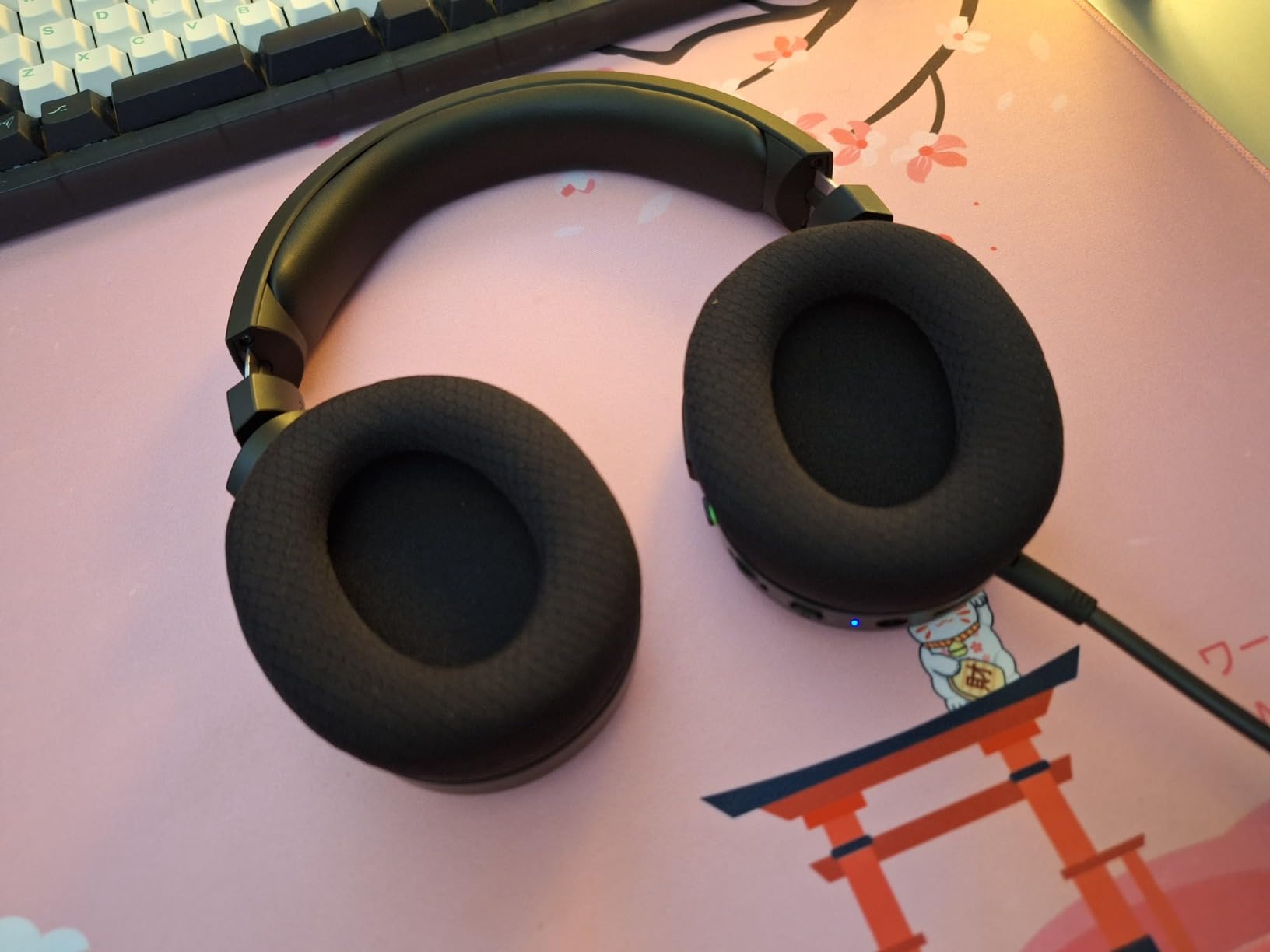 Razer Barracuda X Wireless Gaming & Mobile Headset, 2.4Ghz + BT, White | Bluetooth 5.2, Lightweight, 40mm Drivers, Detachable Mic, 50 Hr Battery customer photo 1