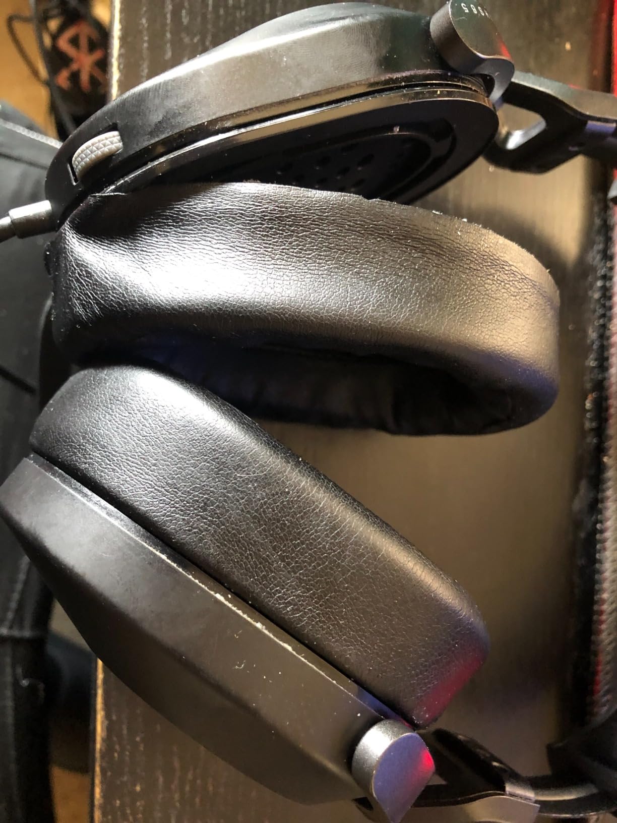 Corsair HS65 Surround Multiplatform Wired Gaming Headset - Dolby Atmos - SonarWorks SoundID - iCUE Compatible - PC, Mac, PS5, PS4, Xbox, Nintendo Switch, Mobile - Carbon customer photo 1