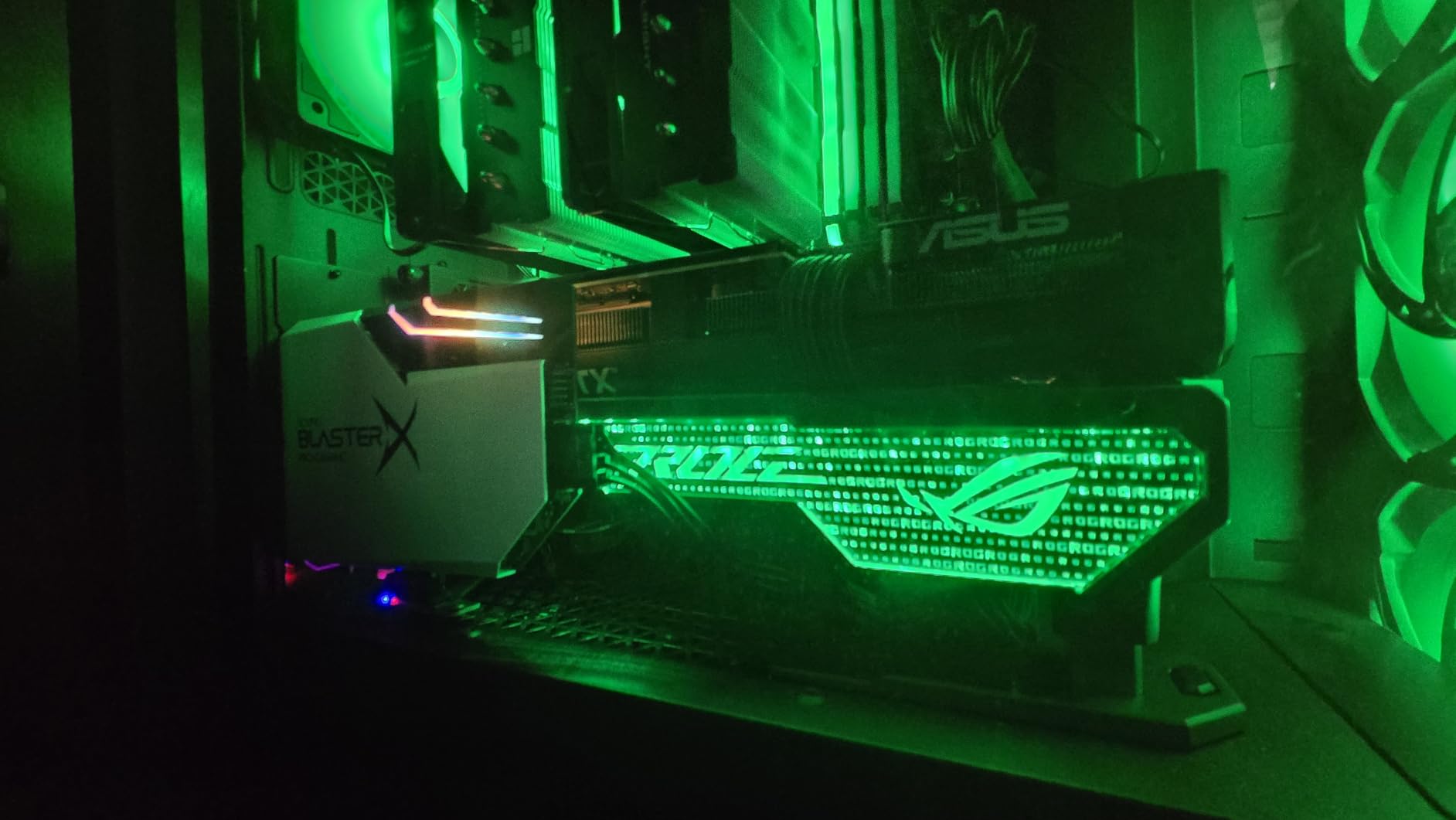 ASUS ROG Herculx GPU Anti-Sag Holder, Solid Zinc Alloy Construction, Easy Toolless Installation, Included Spirit Level, Adjustable Height, Wide Compatibility, Aura Sync RGB, 2 Year Warranty customer photo 2