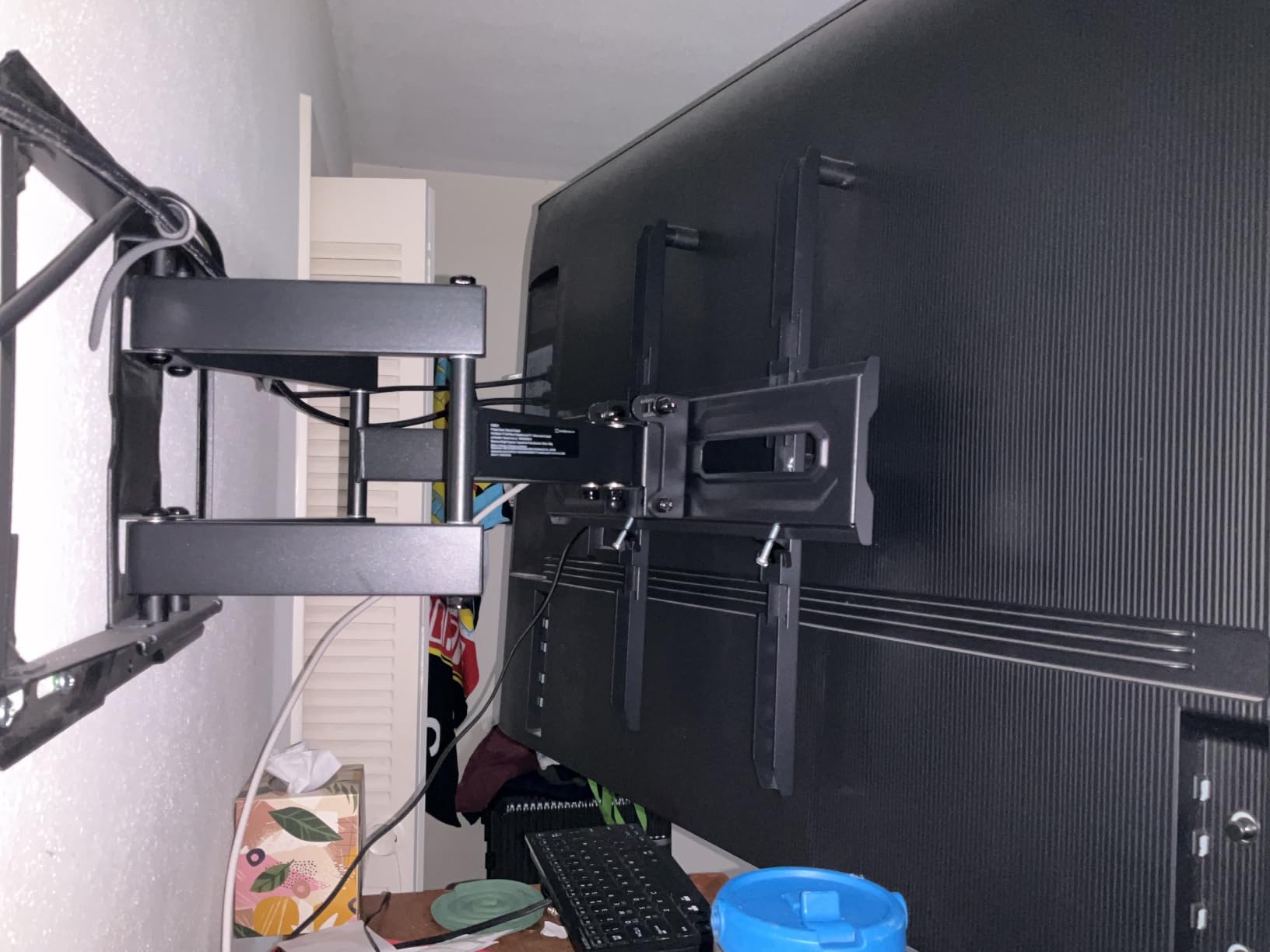 Perlegear UL Listed Full Motion TV Wall Mount for 42-90