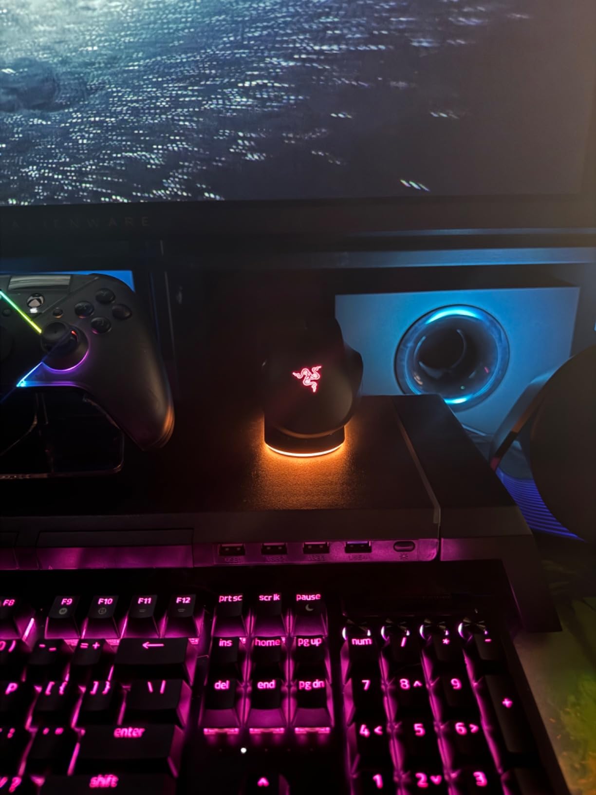 Razer Mouse Dock Pro with Wireless Charging Puck: Magnetic Wireless Charging - Integrated HyperPolling 8K Hz Transceiver - Anti-Slip Base - Chroma RGB Lighting - Classic Black customer photo 2