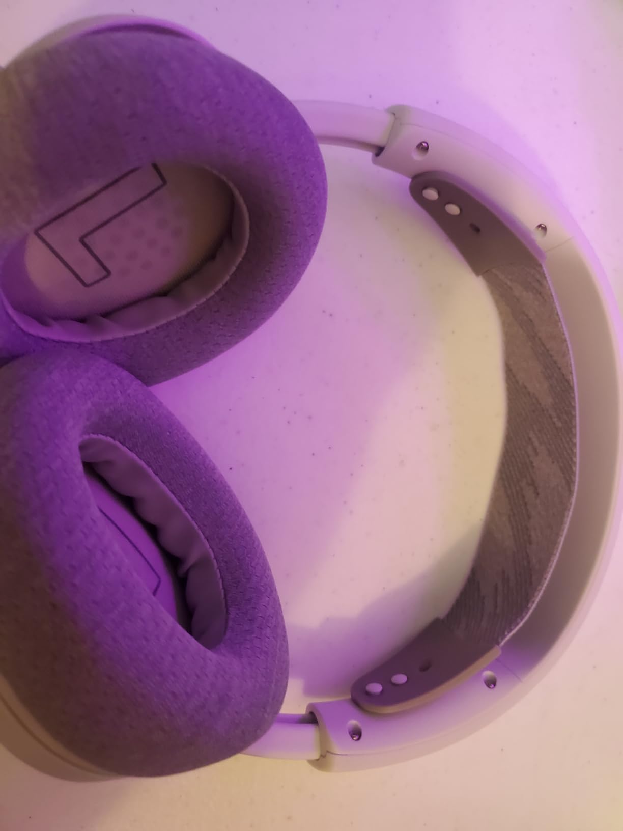 Arctis Nova 1P Multi-System Gaming Headset - Hi-Fi Drivers - 360° Spatial Audio - Comfort Design - Durable - Lightweight - Noise-Cancelling Mic - PS5/PS4, PC, Xbox, Switch - White customer photo 1