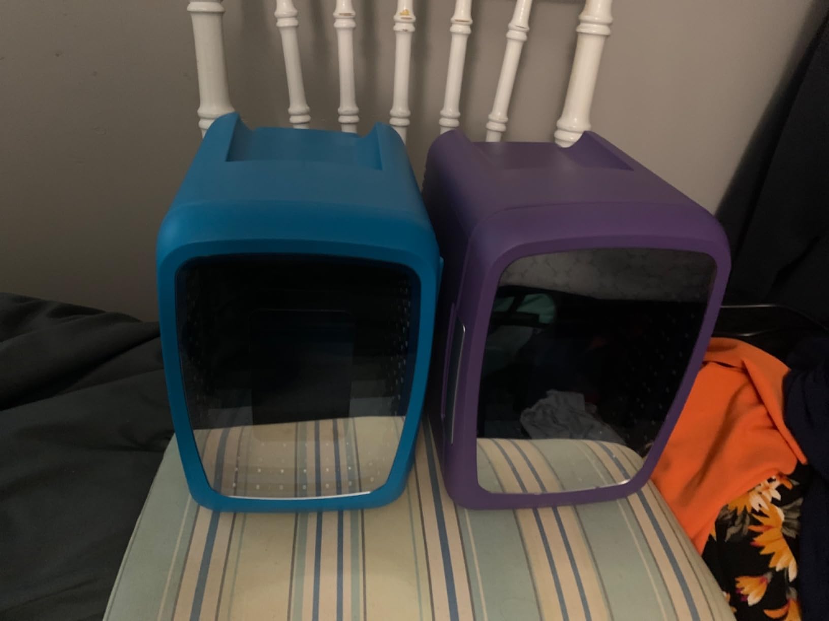 Frigidaire Gaming Light Up Mini Beverage Refrigerator, 6 can, 4 liters, Cooler with large see through door and LED lights Perfect for Gaming Experience, Home, Office, or Cars.12V Charger (Stealth) customer photo 2