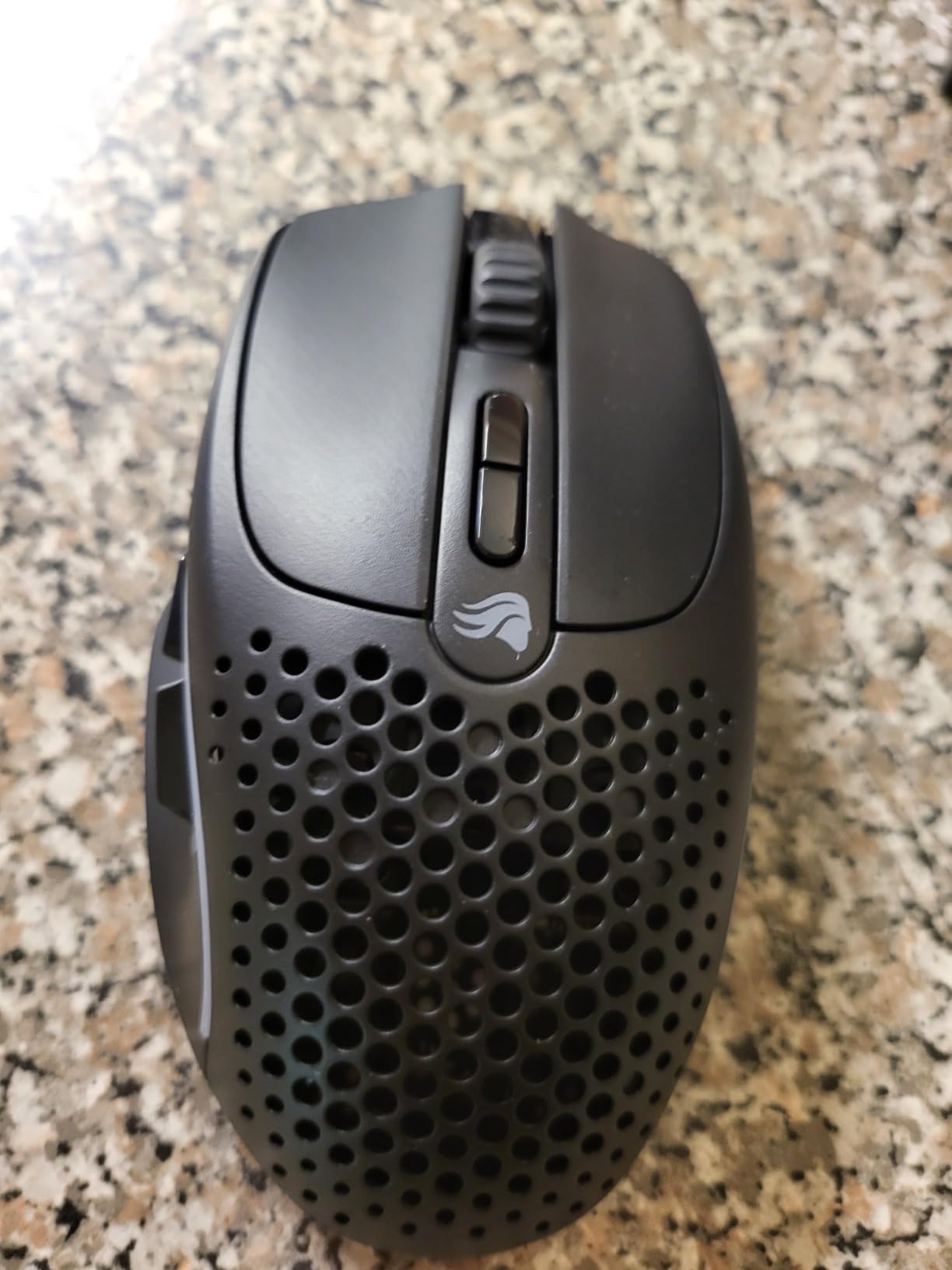 GLORIOUS Gaming Model I 2 Wireless Gaming Mouse - Hybrid 2.4Ghz & Bluetooth, 75g Superlight, 9 Buttons (2 Swappable), RGB, PTFE Feet, MMO/MOBA/FPS, Long Battery Life, Side Thumb Rest - White customer photo 2