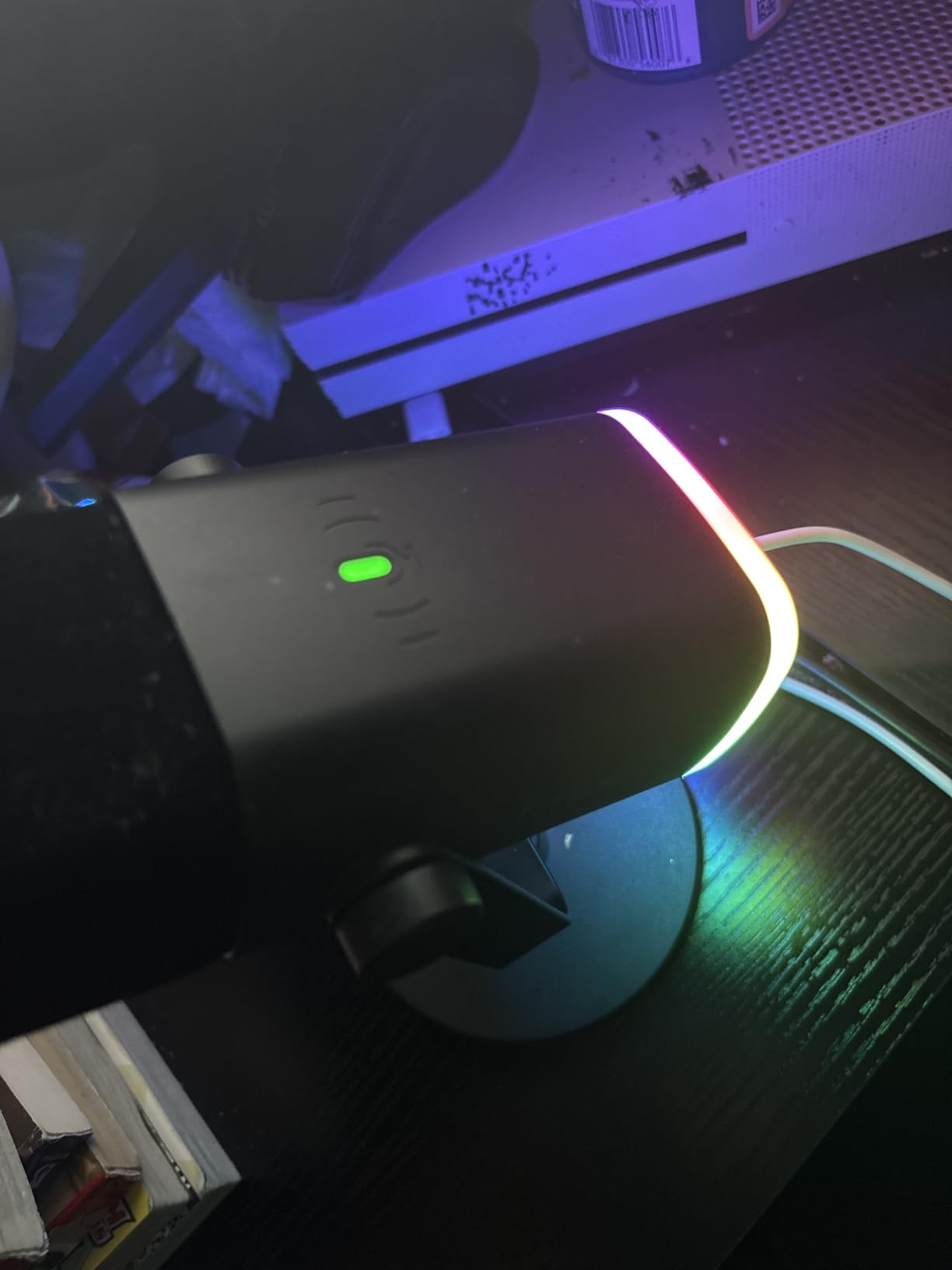 FIFINE AmpliGame AM8 USB/XLR Dynamic Microphone for Gaming Streaming | Podcast Mic with RGB Light, Mute Button, Headphones Jack, Desktop Stand, for Vocal Recording Singing YouTube customer photo 2