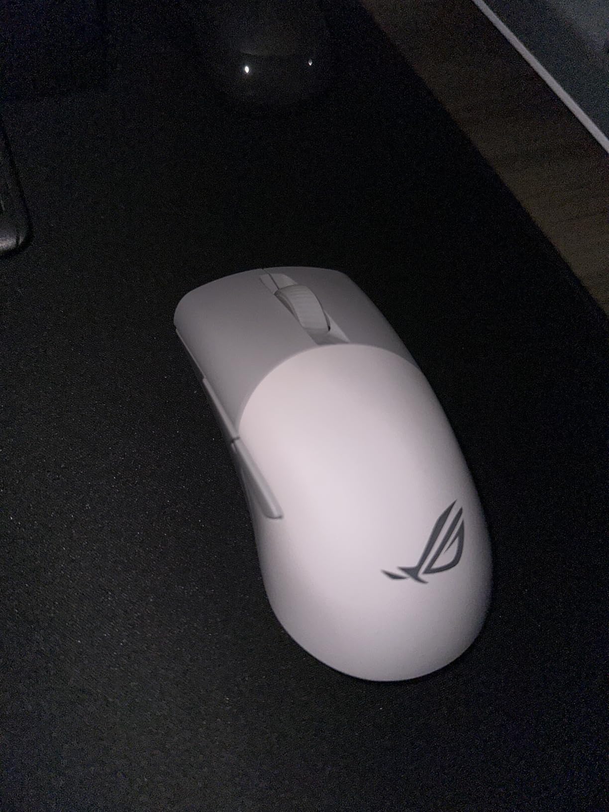 ASUS ROG Keris Wireless Aimpoint Gaming Mouse - Right-Handed Ergonomic, 75g, Tri-Mode Connectivity, 42K DPI, up to 119Hr Battery, PC/Mac Support - White customer photo 2